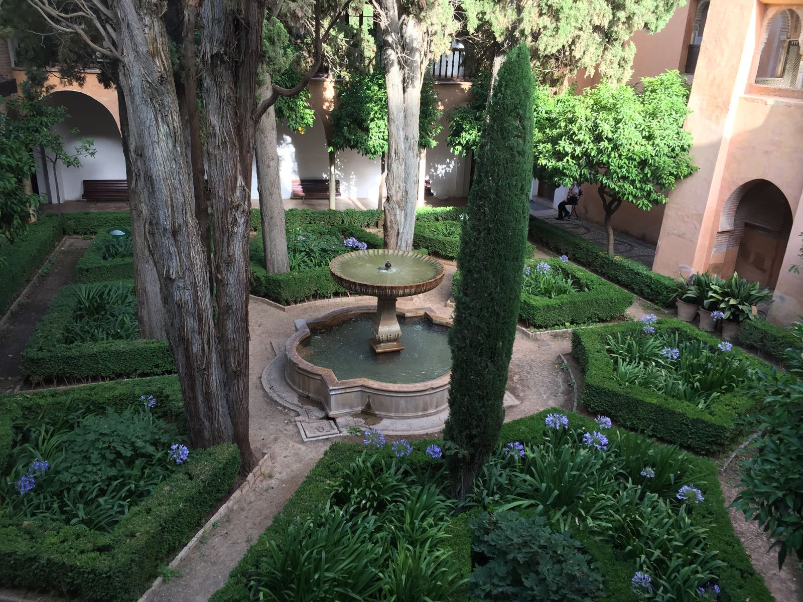 Una imagen del jardín de la Alhambra