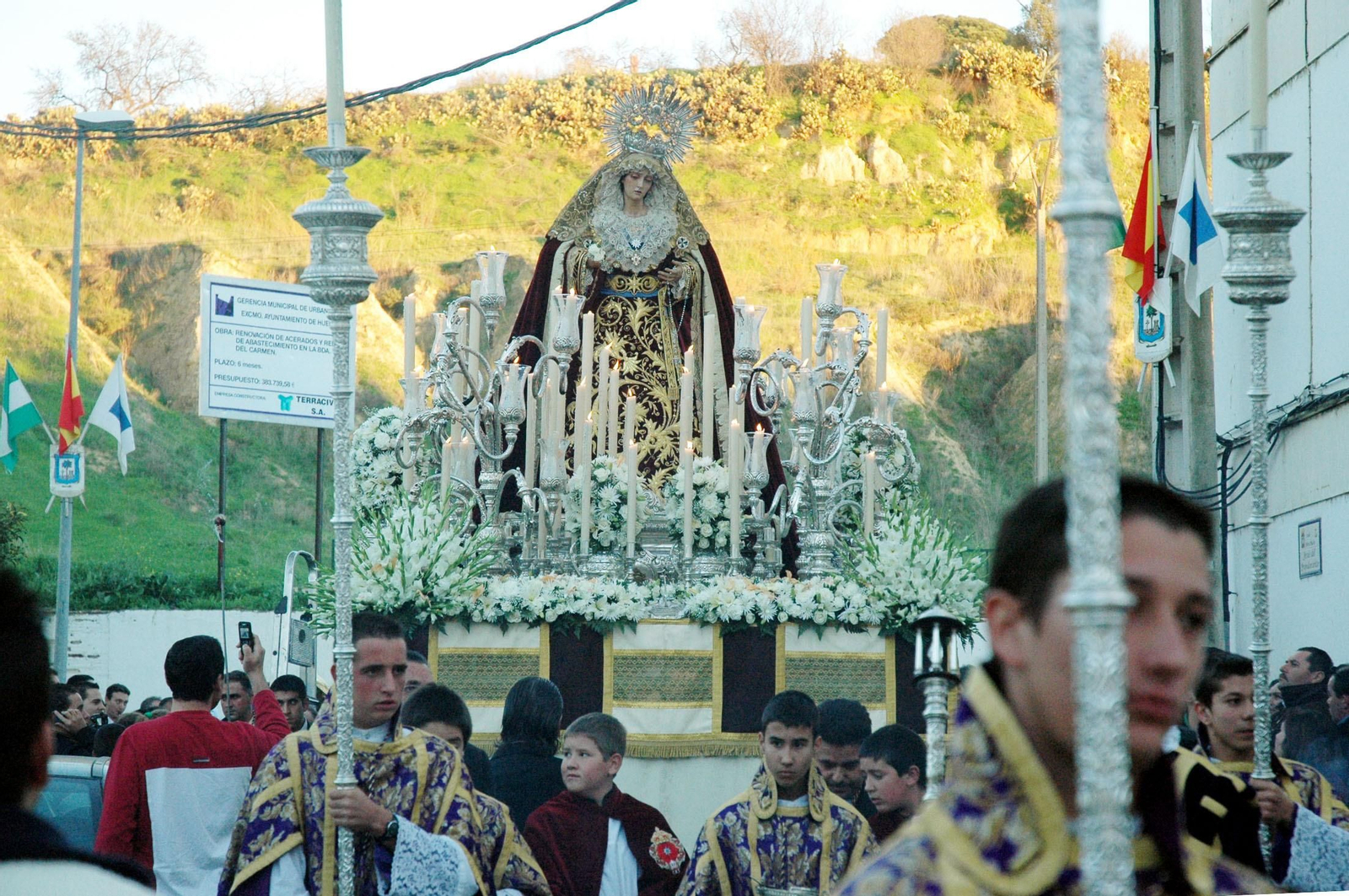 La primera salida de la Virgen de la Estrella de Huelva.