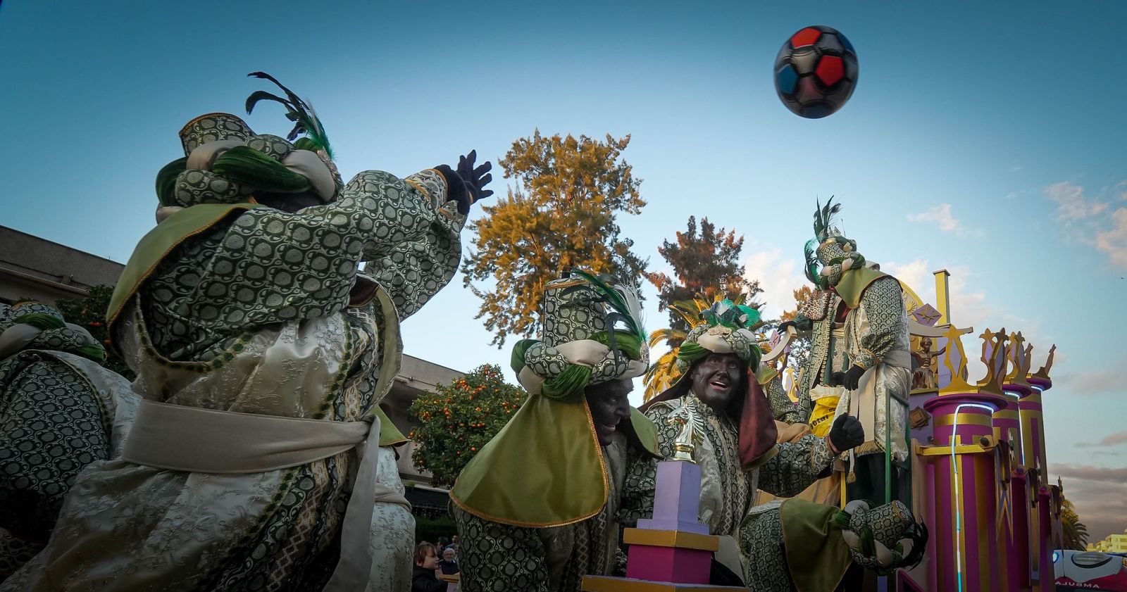 Imágenes de la cabalgata de Reyes Magos en Jerez