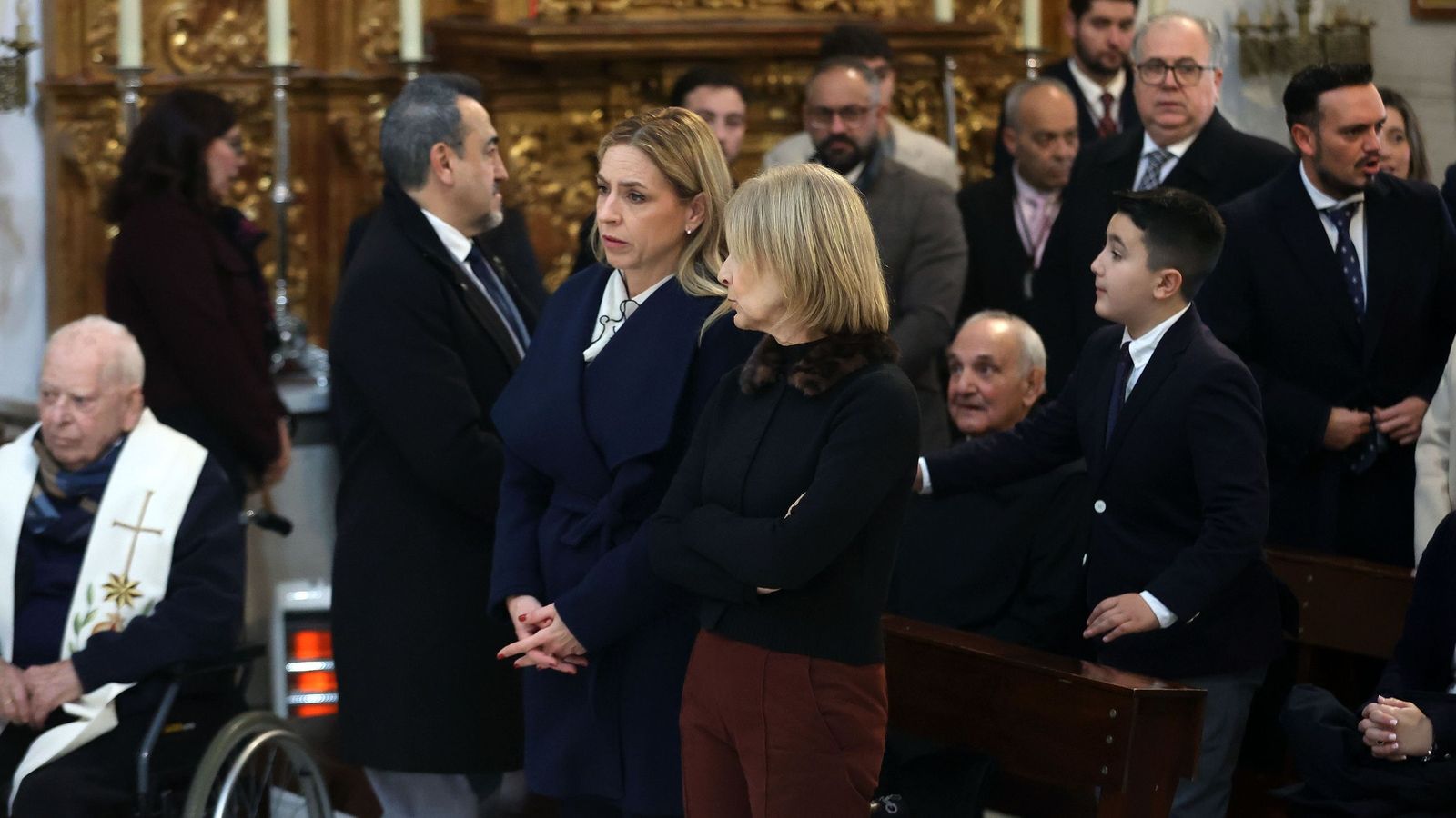 Imágenes de la bendición de María Santísima de los Enfermos y Reina de Todos los Santos