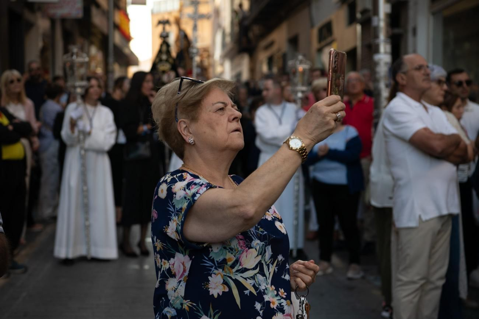 Una marea de devoción inunda Jaén al paso de la Magna, en imágenes