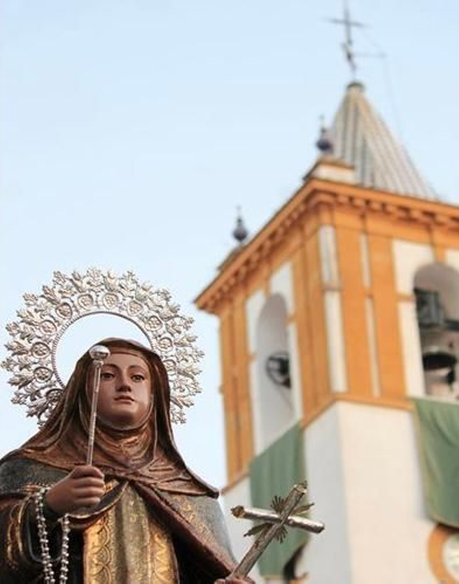 La imagen de Santa Marta, patrona de la Algaba, en procesión