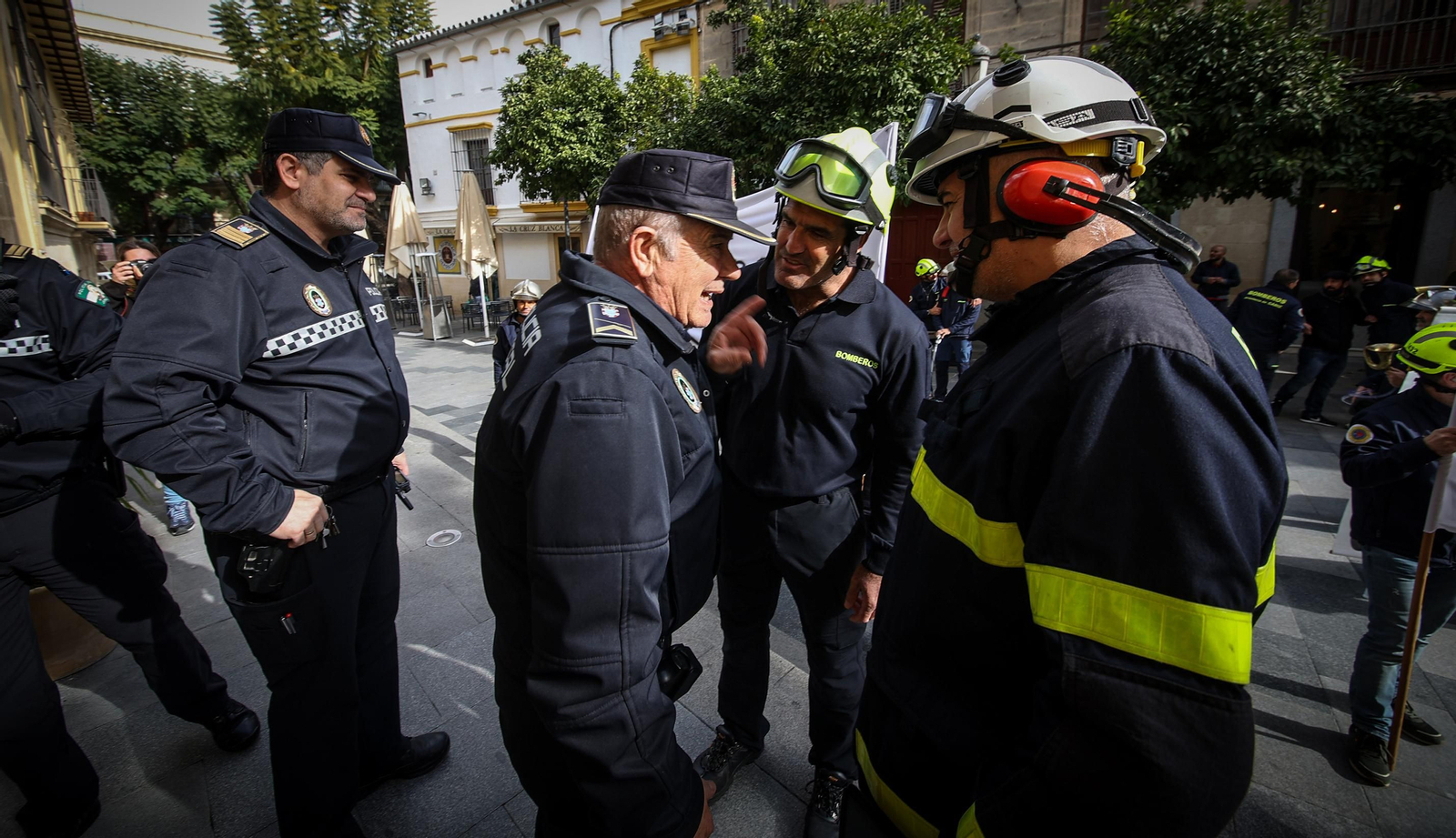 Los bomberos de Jerez marchan hasta el Ayuntamiento