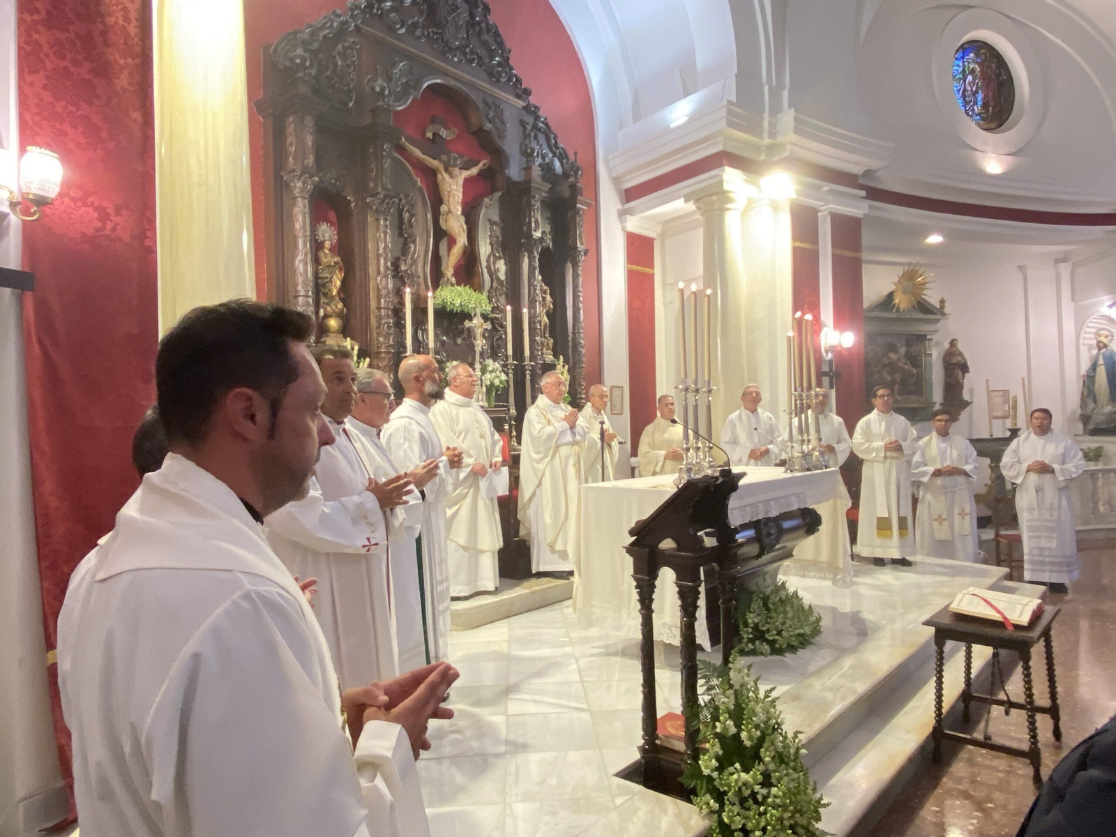 Fotogalería de la toma de posesión de los sacerdotes de Las Viñas, Santiago y San Pedro en Jerez