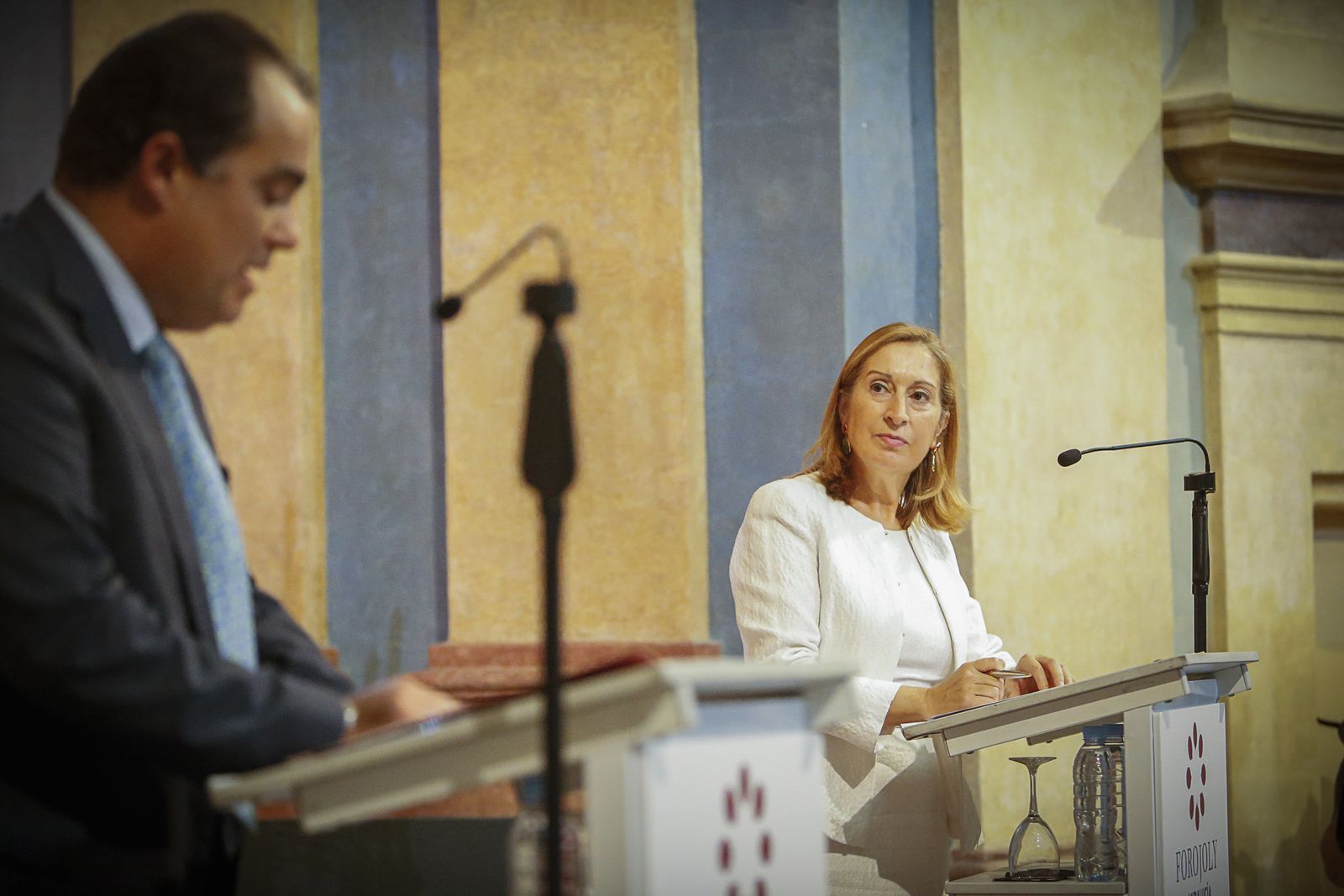 Ana Pastor, en un momento del coloquio moderado por David Fernández.
