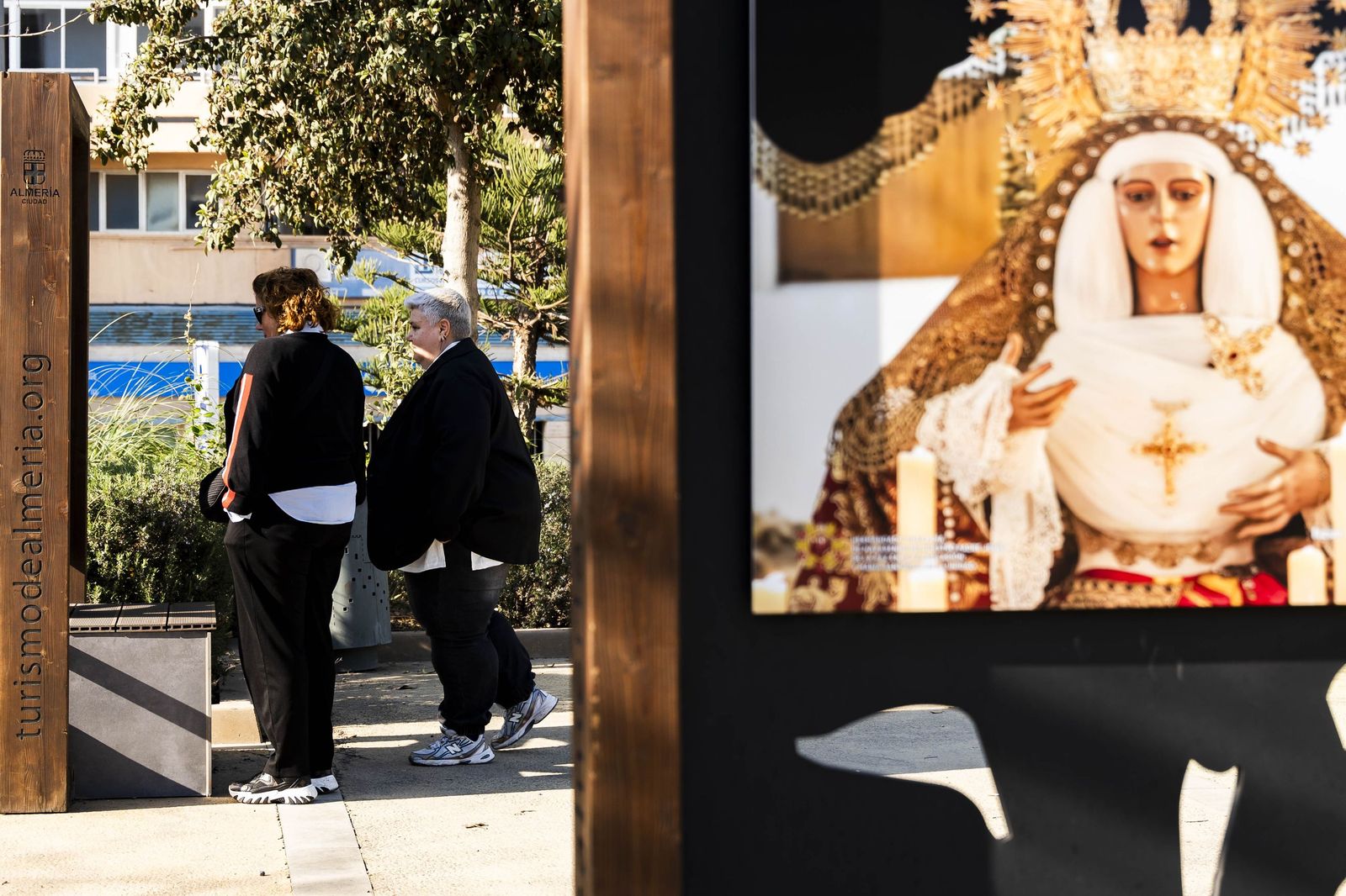 Exposición "La otra mirada" de los Fotógrafos Cofrades de Almería Focoal, en imágenes