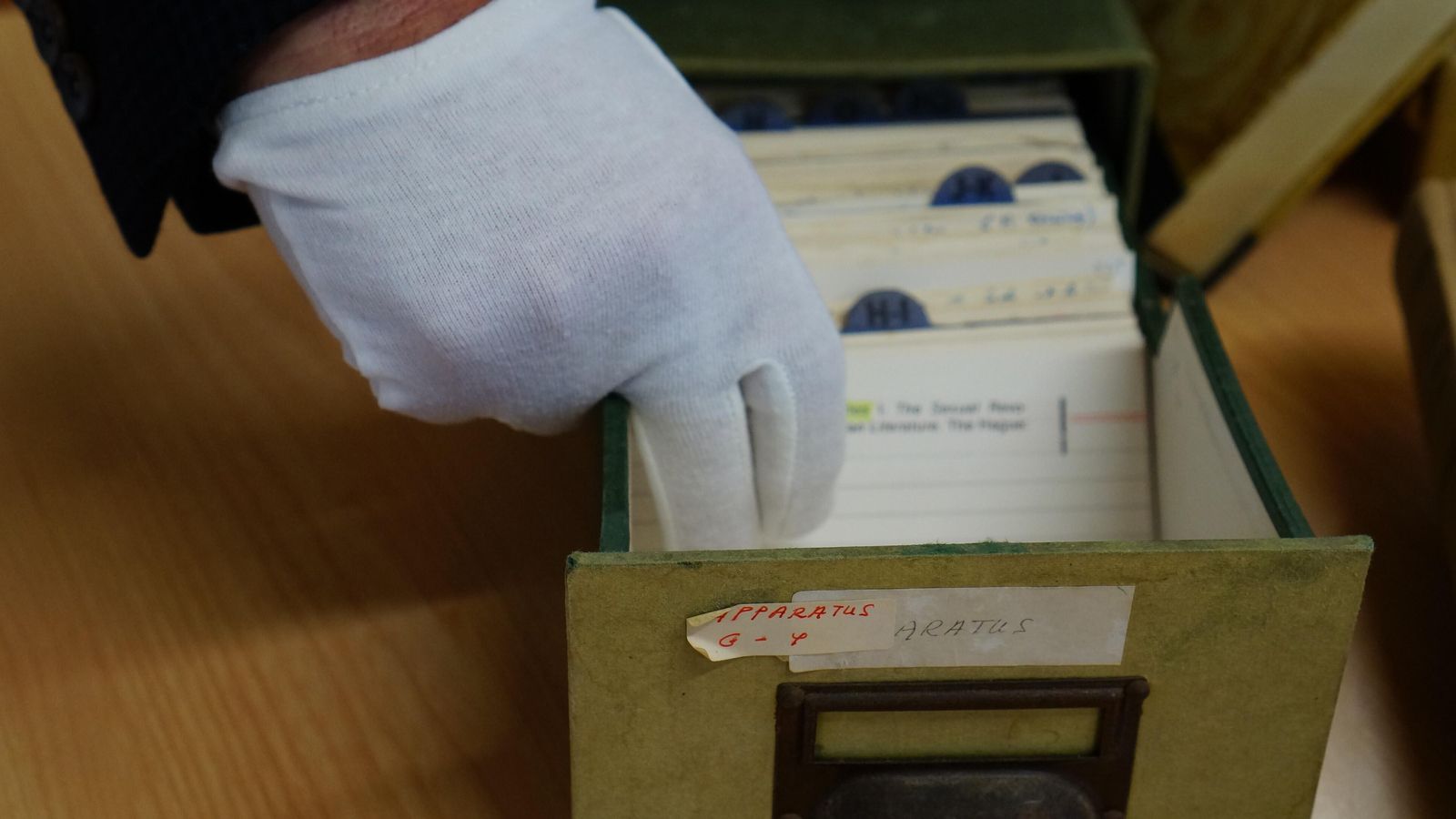 Uno de los archivadores que se conserva en la Fundación Biblioteca Manuel Ruiz Luque.