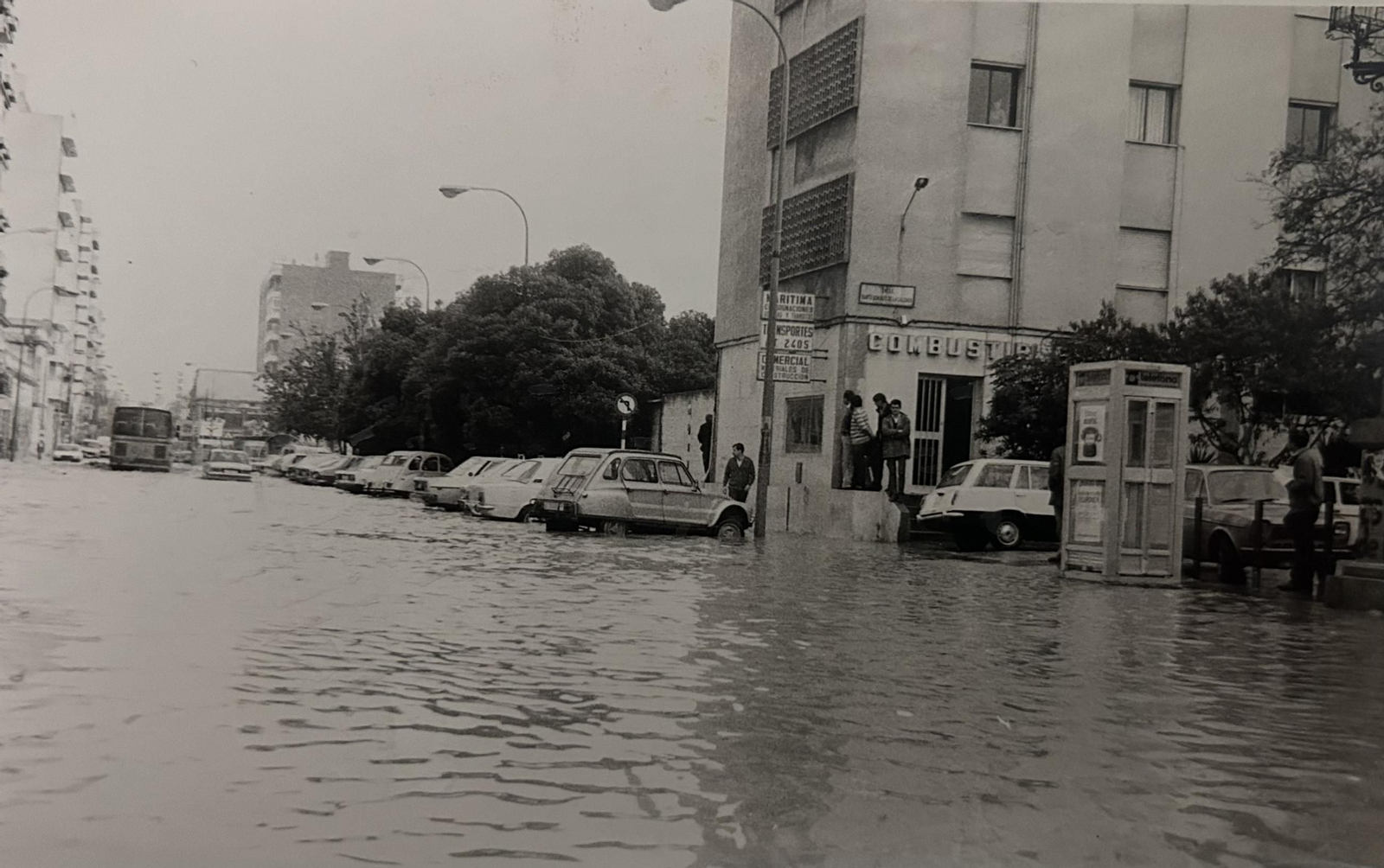 Avenida de Italia llena de agua en 1996.