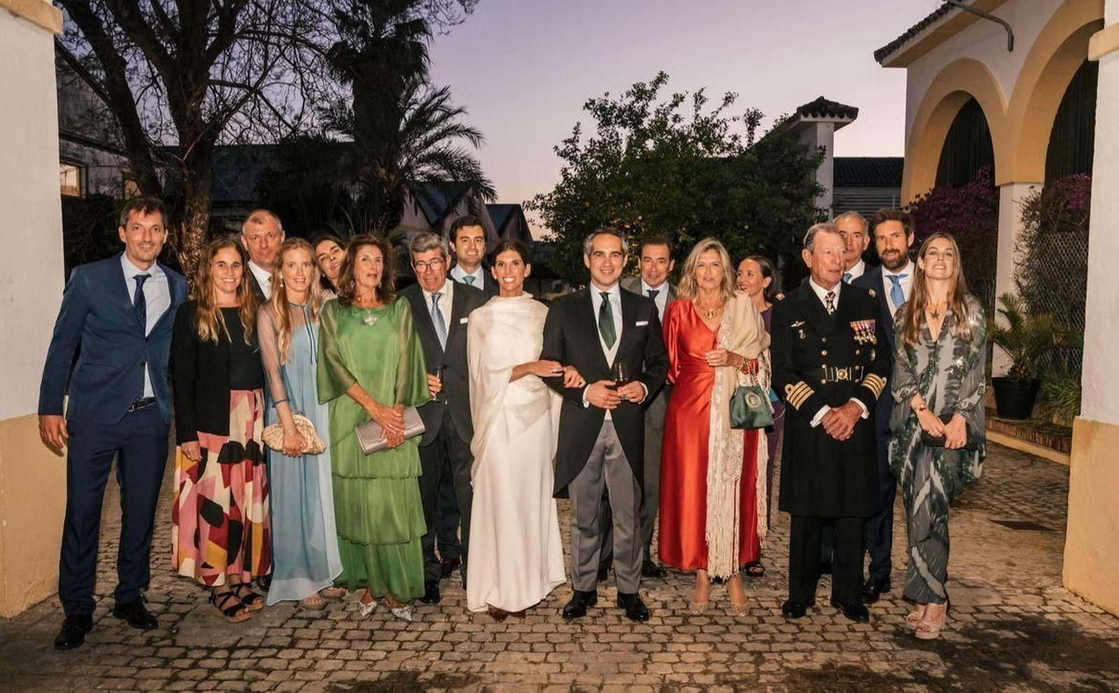 El matrimonio Zurera Reyna con Gabriel Reyna, Alejandra y María Huidobro, Carmen Reyna, Carmen y Perico Barbadillo, Perrique Delgado, Joaquín Barbadillo, Ana Barbadillo, Juan Reyna con su hijo Juan yMaría Crespo. El matrimonio Zurera Reyna con Gabriel Reyna, Alejandra y María Huidobro, Carmen Reyna, Carmen y Perico Barbadillo, Perrique Delgado, Joaquín Barbadillo, Ana Barbadillo, Juan Reyna con su hijo Juan yMaría Crespo.