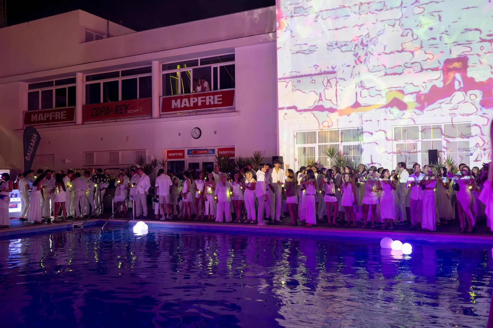 Búscate en el Cóctel de Blanco de la Copa del Rey Mapfre de vela