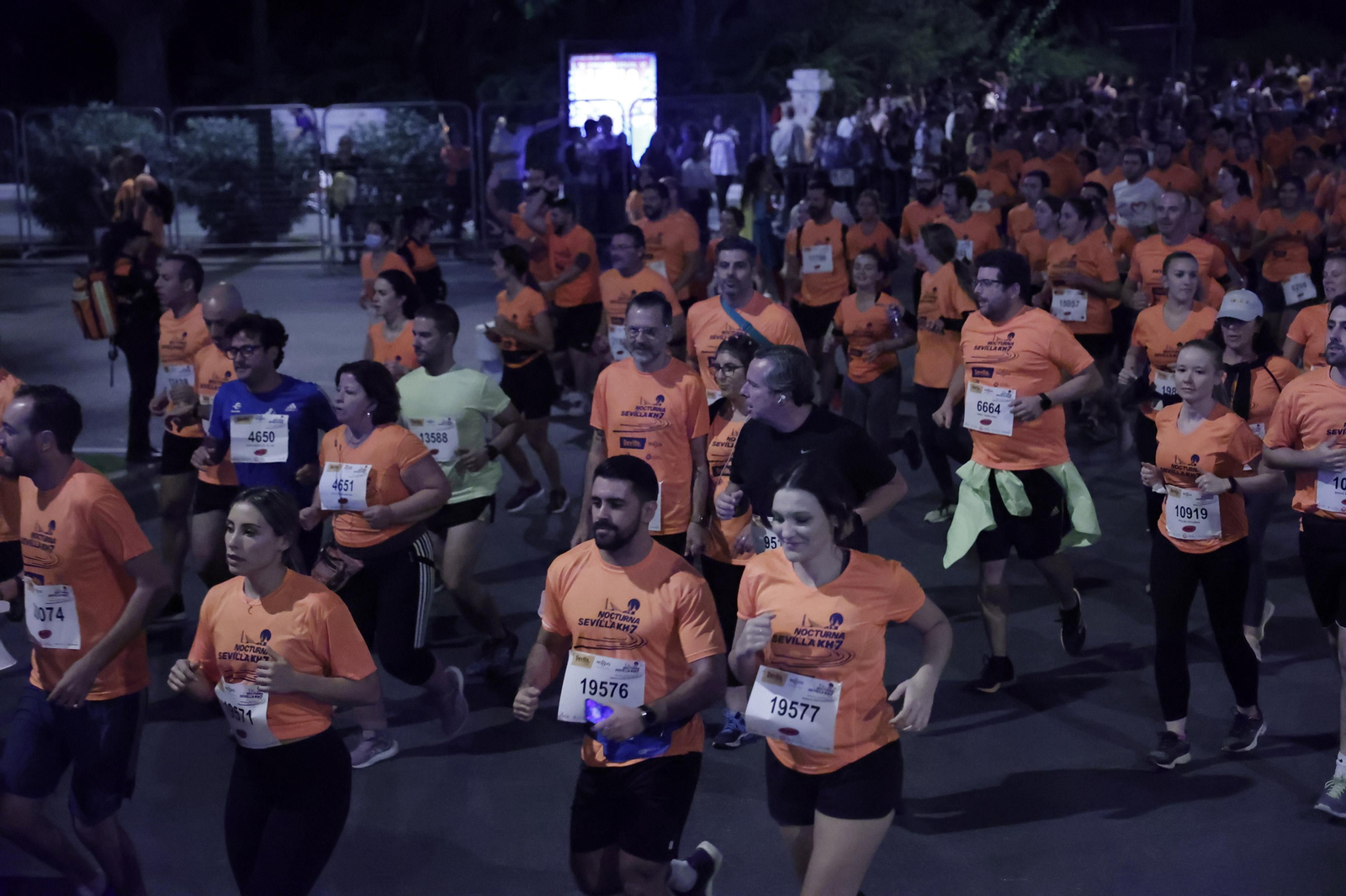 Búscate en la Carrera Nocturna de Sevilla (8)