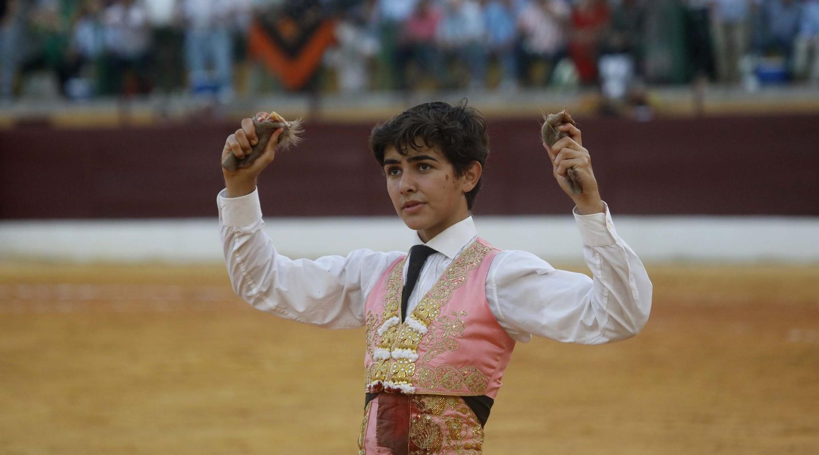 Fotos del triunfo de Manuel Roman y Javier Zulueta con la buena novillada de Núñez de Tarifa que abrió la Feria de La Línea