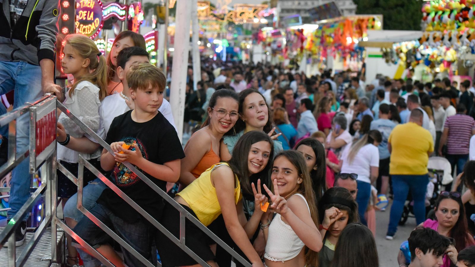 Los más pequeños, disfrutando de los cacharritos
