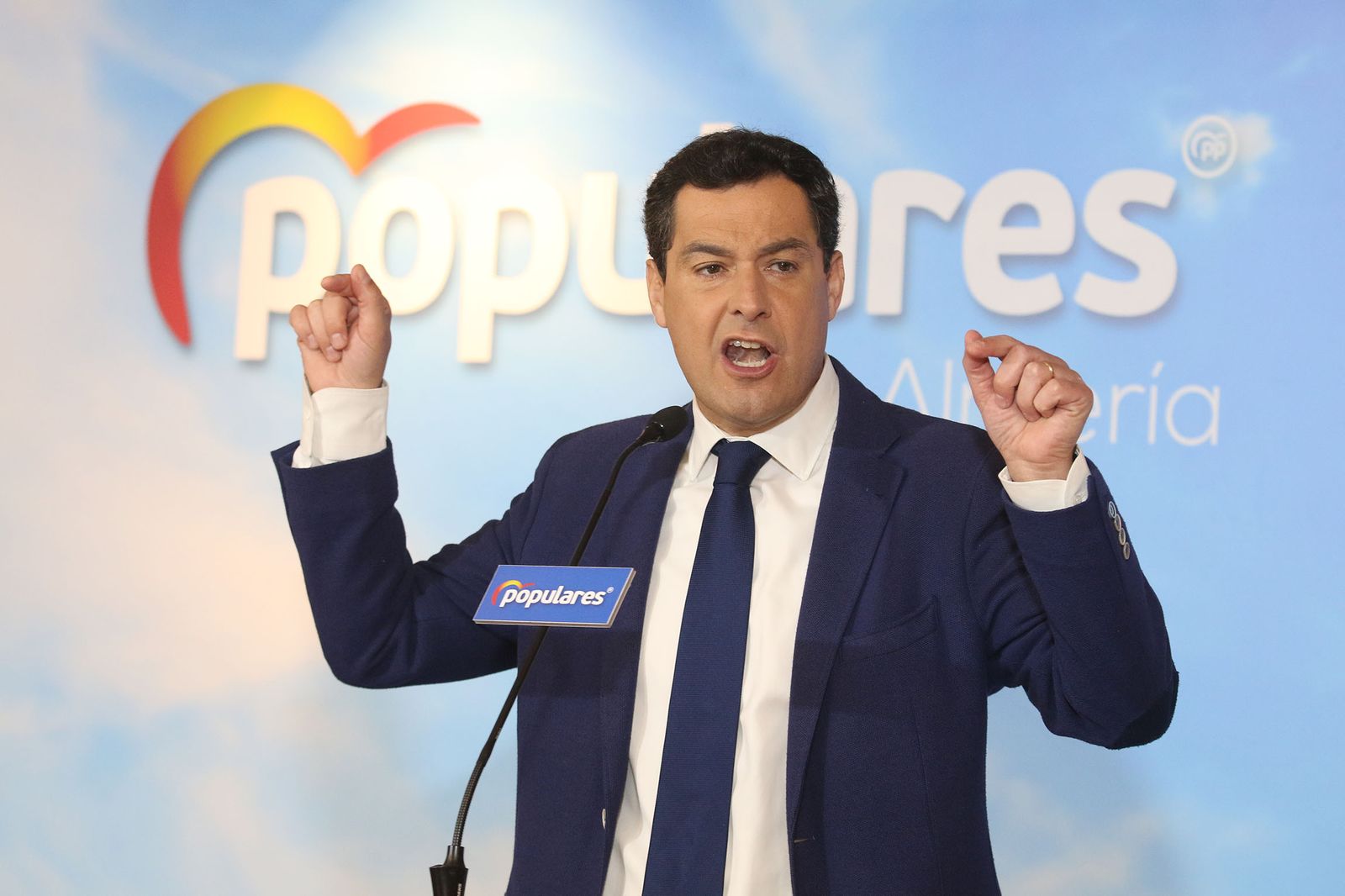 Las imágenes de la visita de Juanma Moreno a Almería