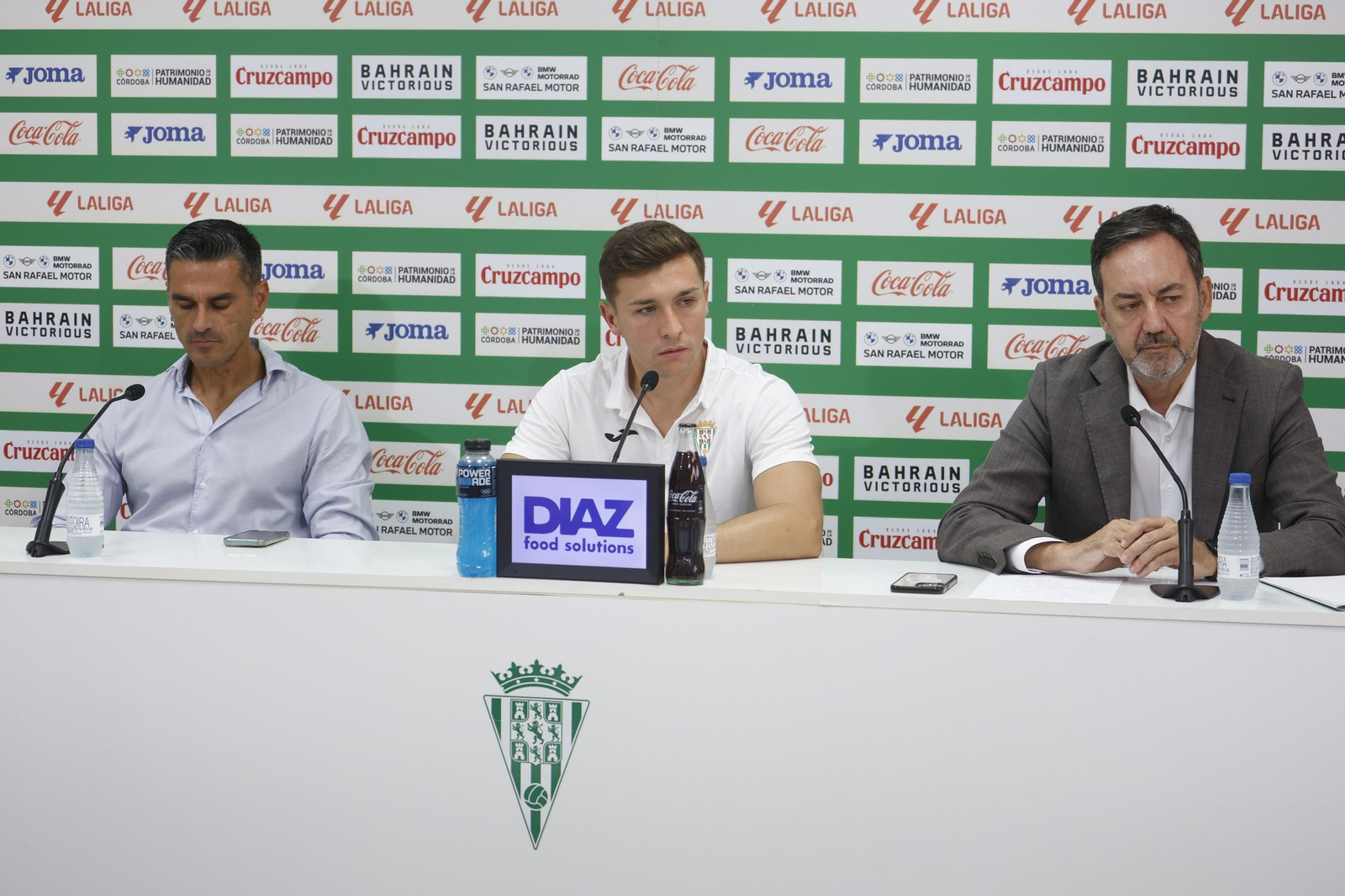 Las mejores fotos de la presentación de Alberto del Moral como nuevo jugador del Córdoba CF