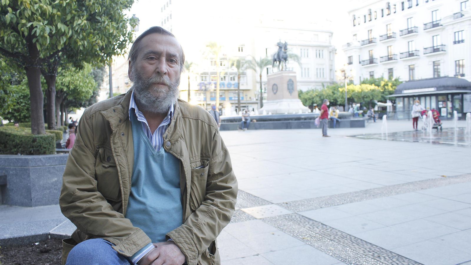 El arqueólogo en la plaza de las Tendillas