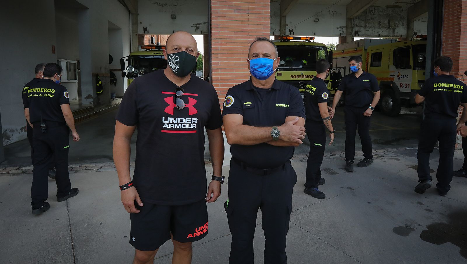 Homenaje sorpresa de bomberos y familiares del sargento 'Dioni' en su última guardia