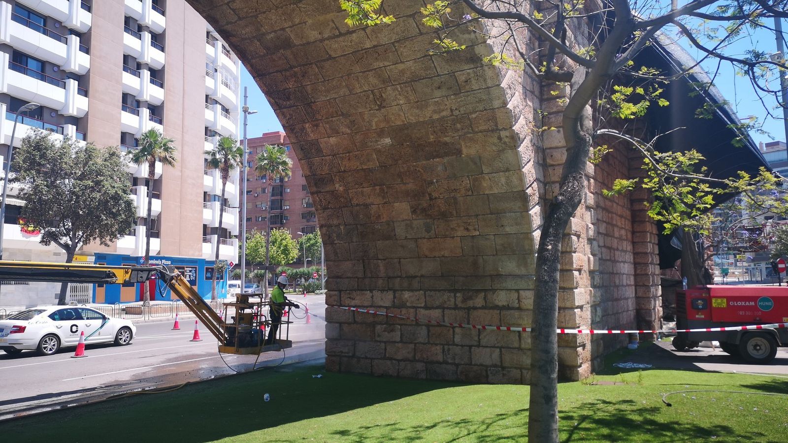 Arcos de piedra sobre la rotonda del Cargadero del MIneral