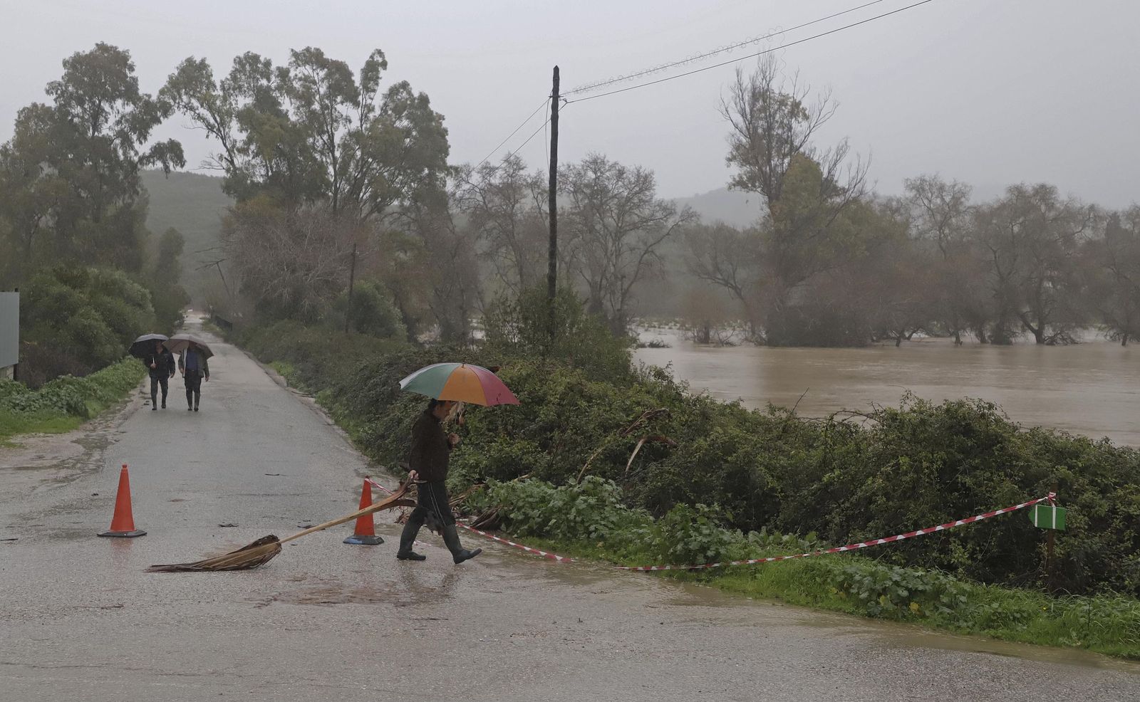 Fotos del temporal de lluvia y viento por la borrasca Kristin en Jimena de la Frontera, San Pablo de Buceite y San Martín del Tesorillo