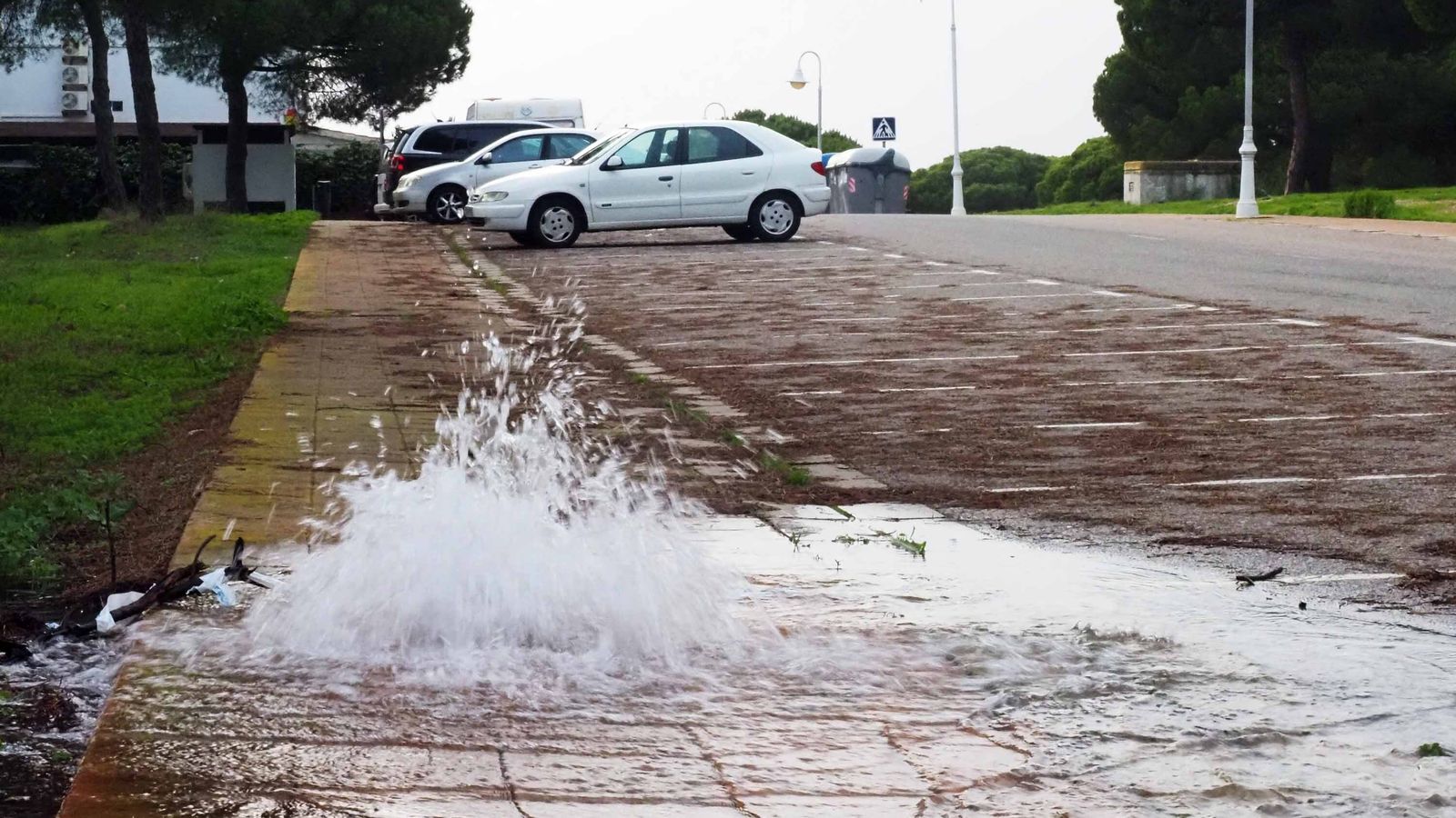 La empresa suministradora está "purgando" estos días toda la red de tuberías en Nuevo Portil