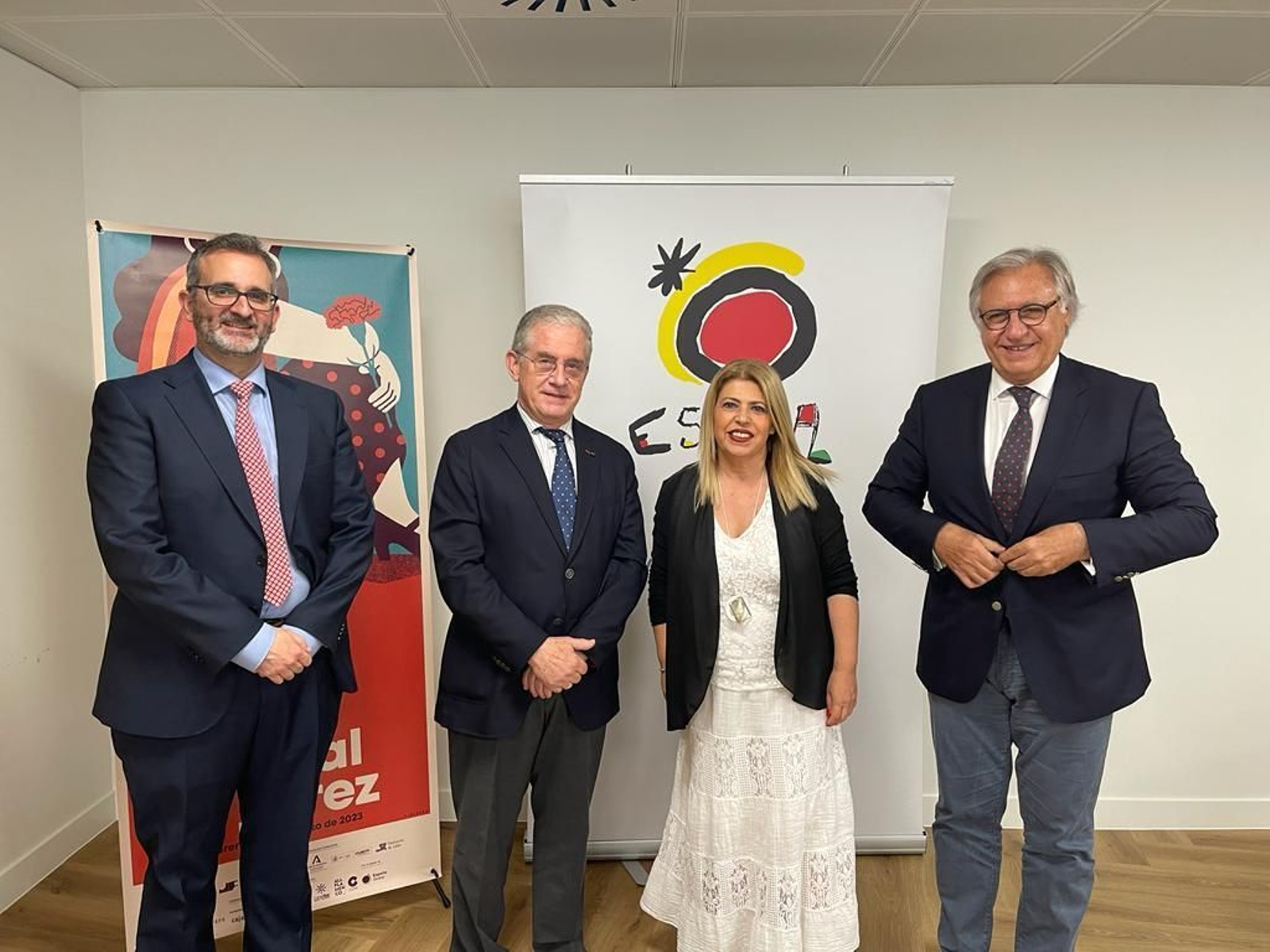 Mamen Sánchez y Francisco Camas con Manuel Butler