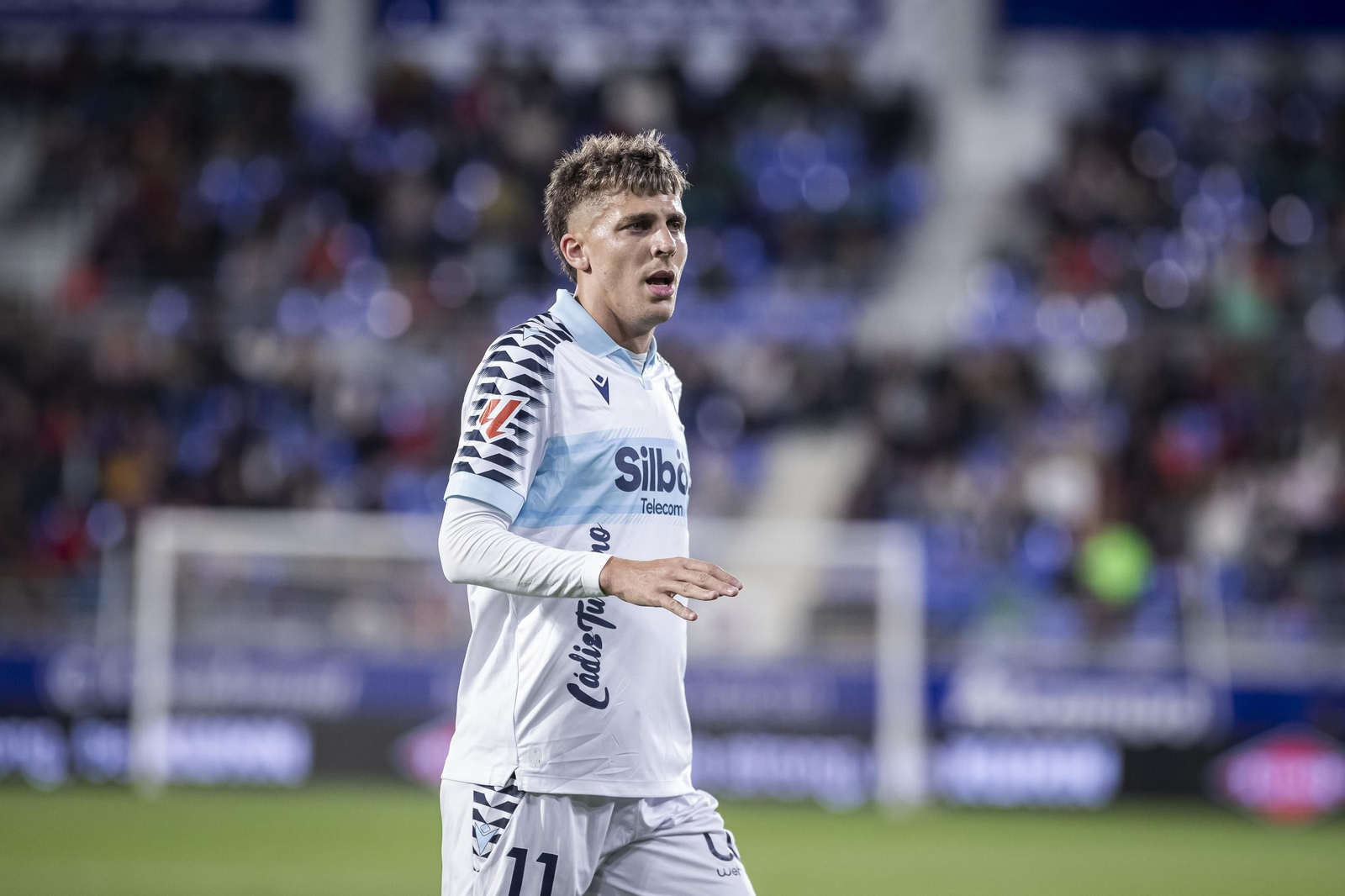 Las imágenes del partido entre el Huesca y el Cádiz C.F