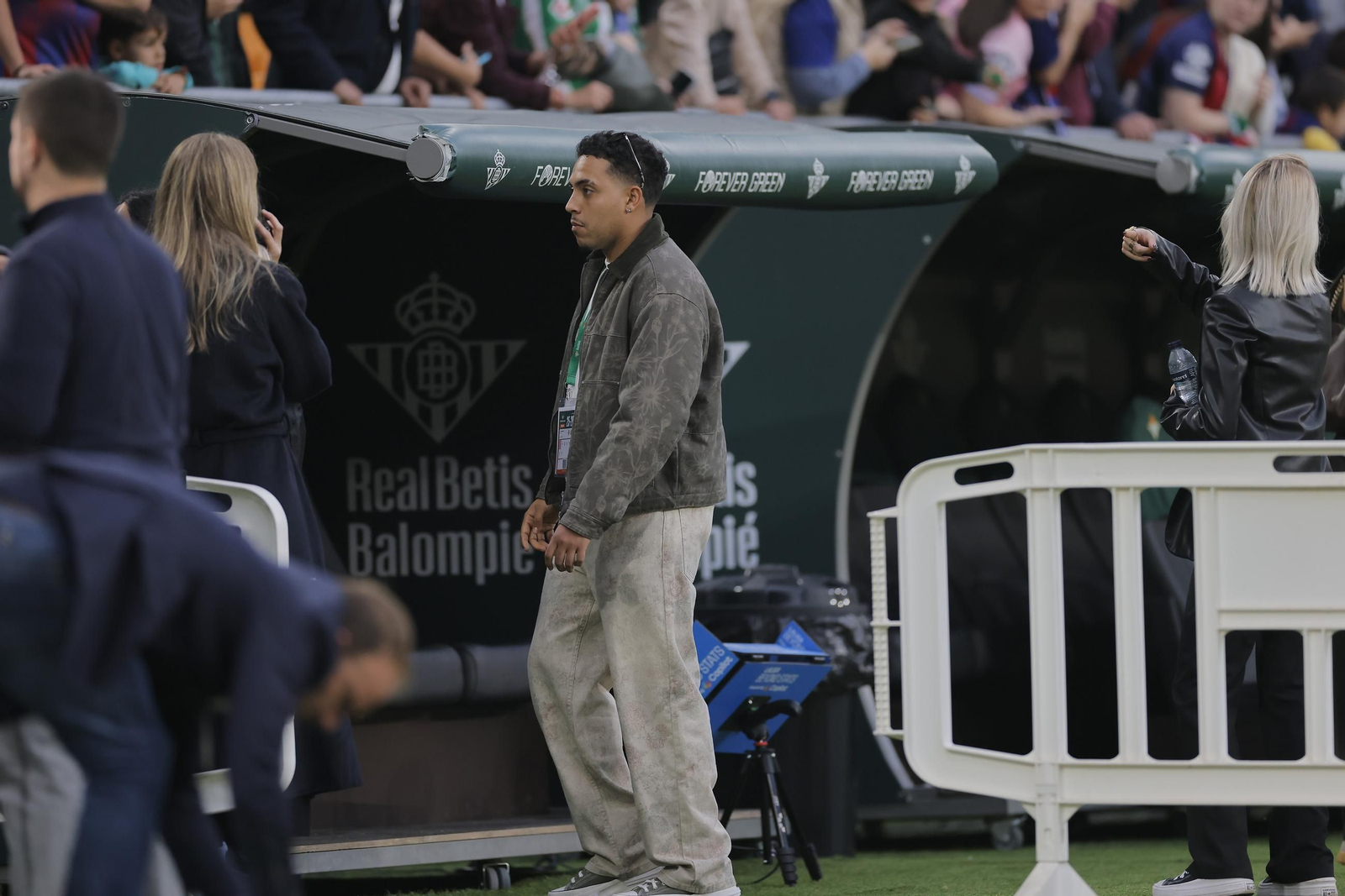 Búscate en las fotos del Betis - Barcelona