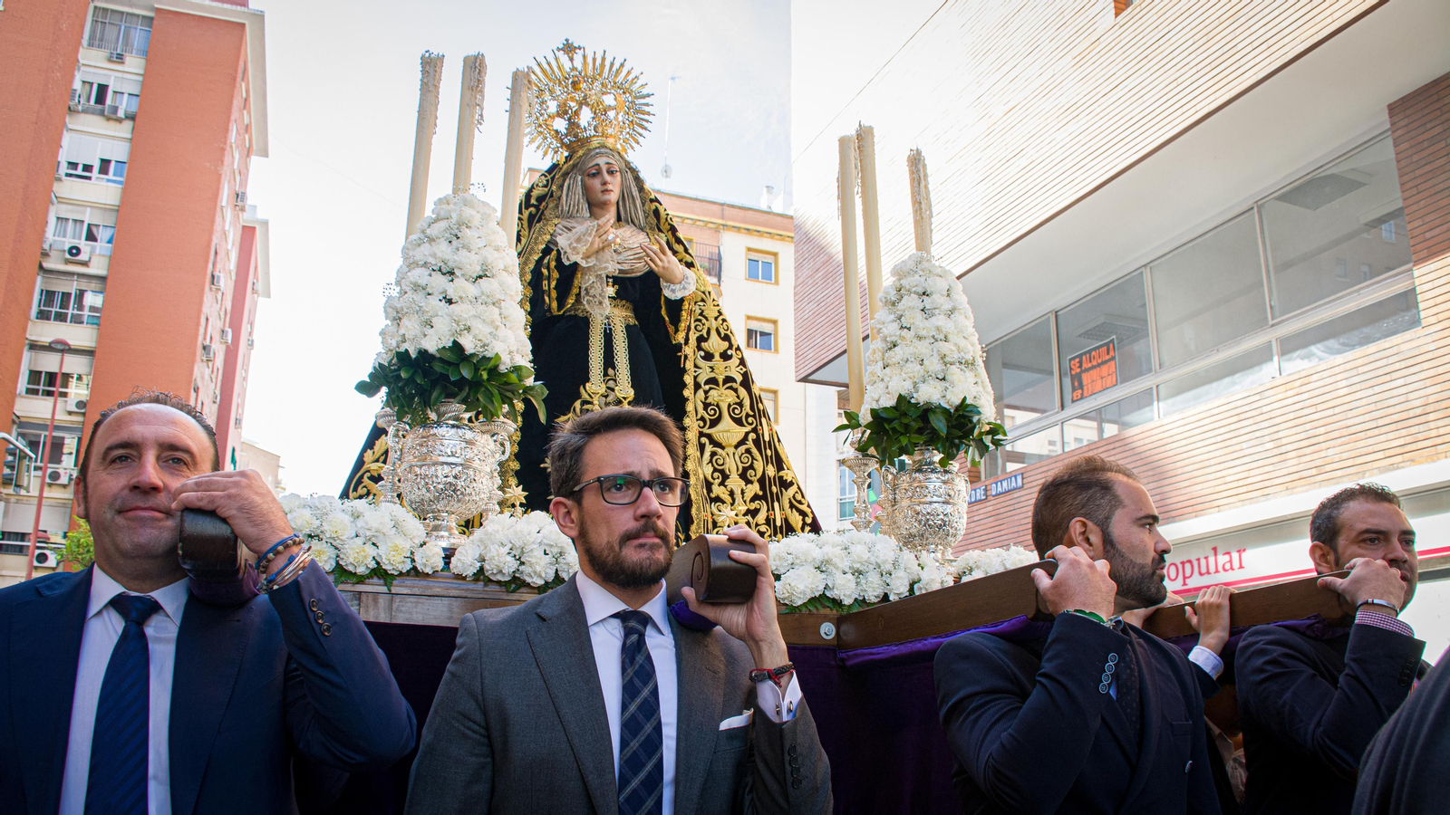 La Virgen de la Victoria en su rosario público por Los Remedios