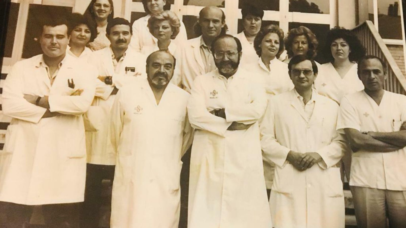 Fotografía del equipo que consiguió el primer bebé probeta de Andalucía en 1985.