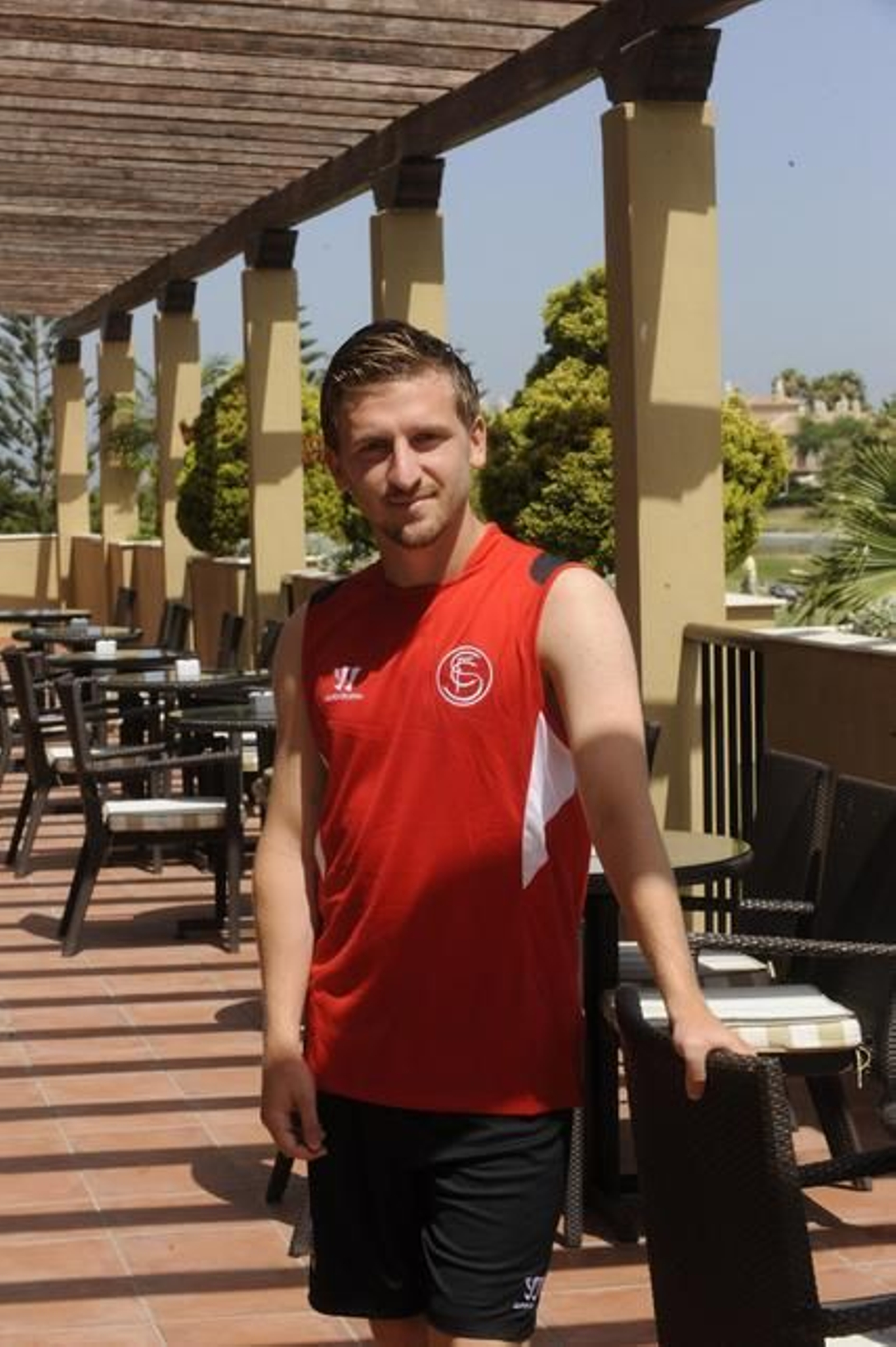 "Es normal que comparen, pero Jesús Navas y yo somos distintos"