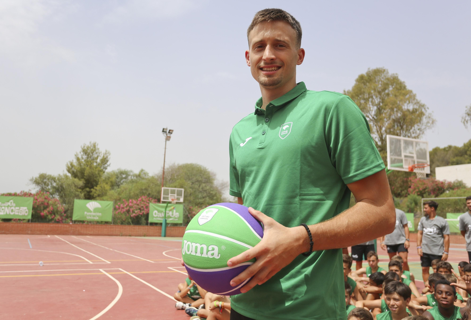 Las fotos de la presentación de Aleksa Avramovic