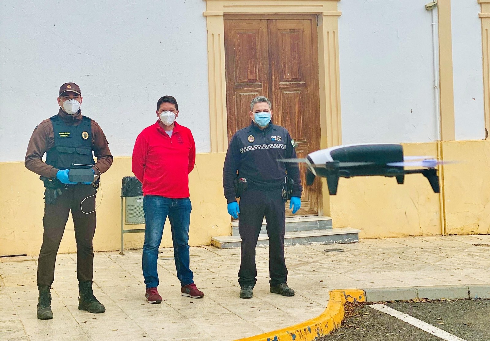 La Policía Local de Dalías utiliza un dron para controlar el confinamiento de los vecinos