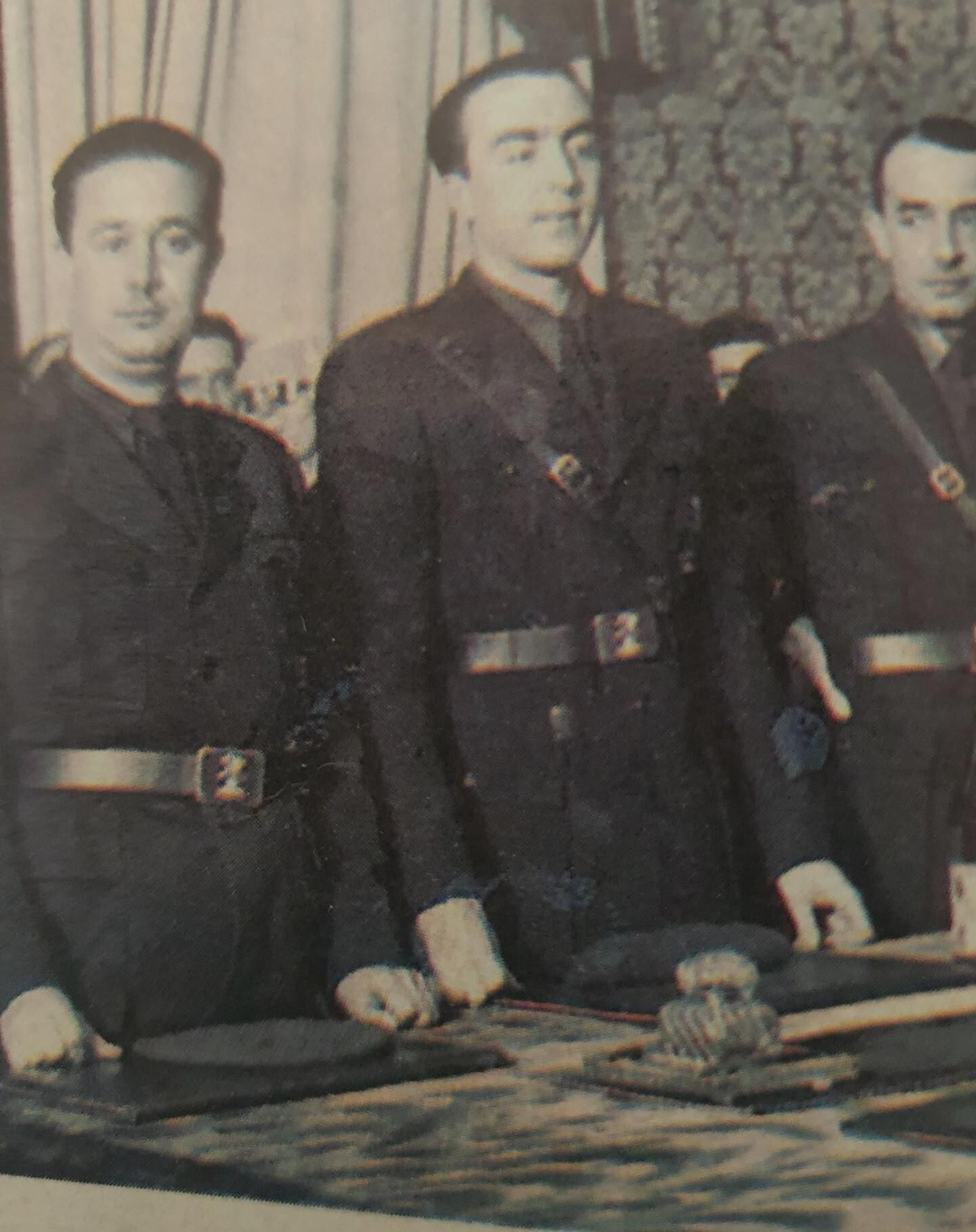 Manuel Sola, en el centro, toma posesión como gobernador civil.