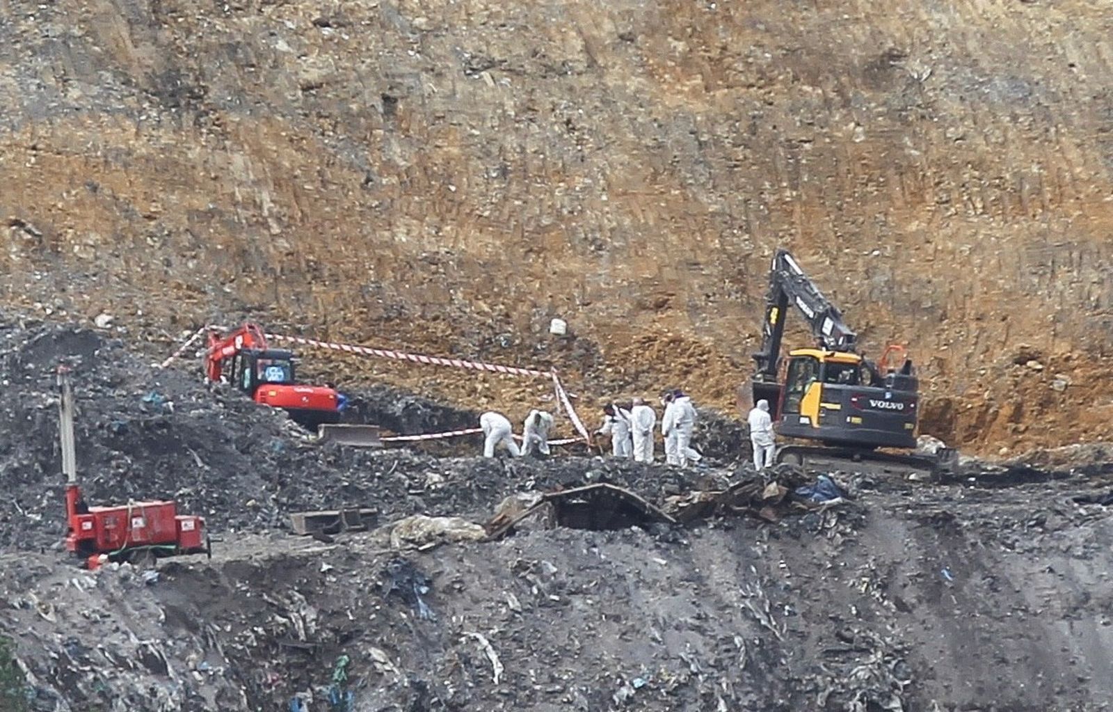 Búsqueda de  los desaparecidos en el derrumbe  del vertedero  de  Zaldíbar.