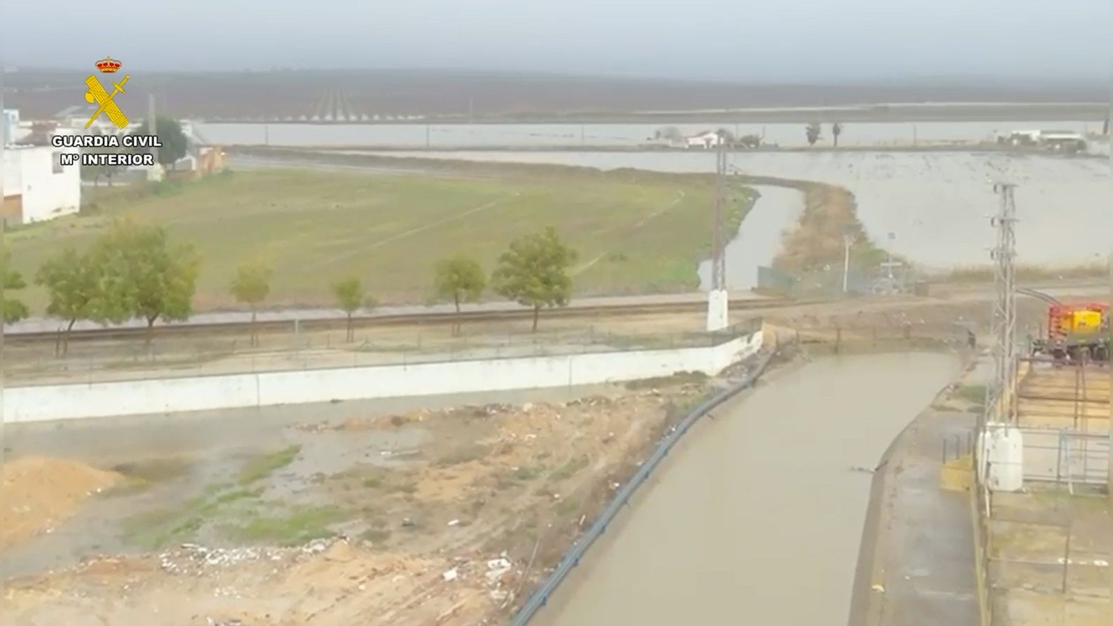 La Guardia Civil colabora en el achique de agua en El Palmar de Troya