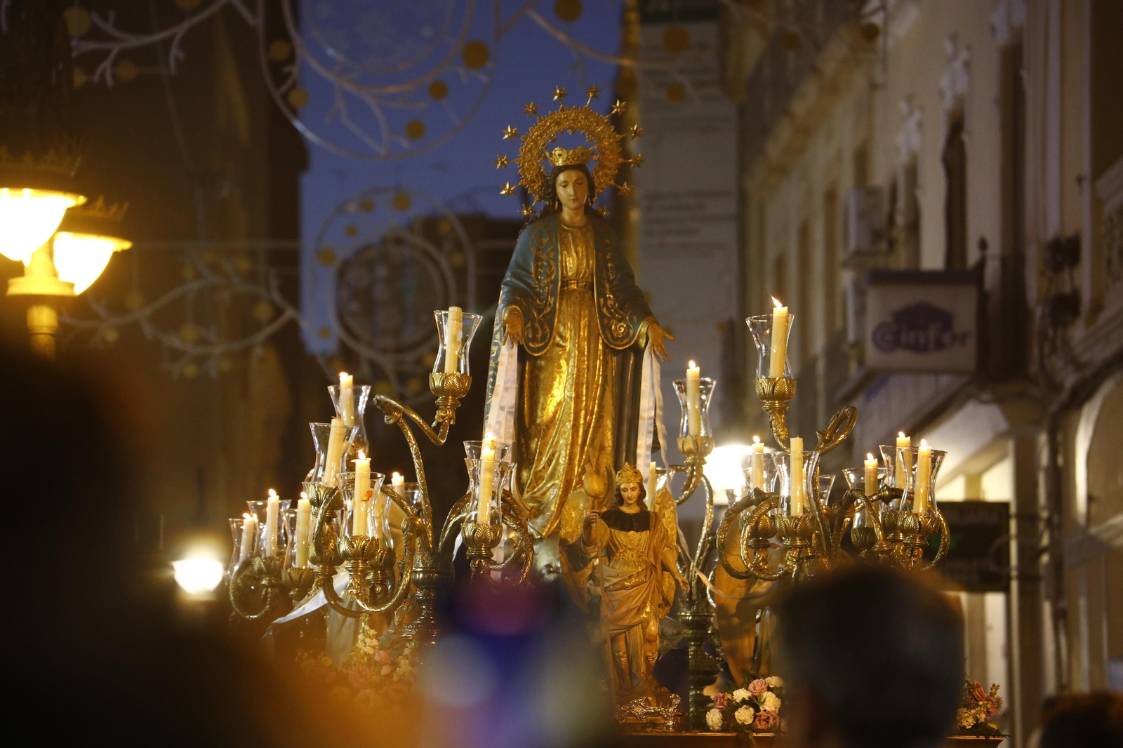 La procesión de la Virgen Milagrosa de Córdoba, en imágenes