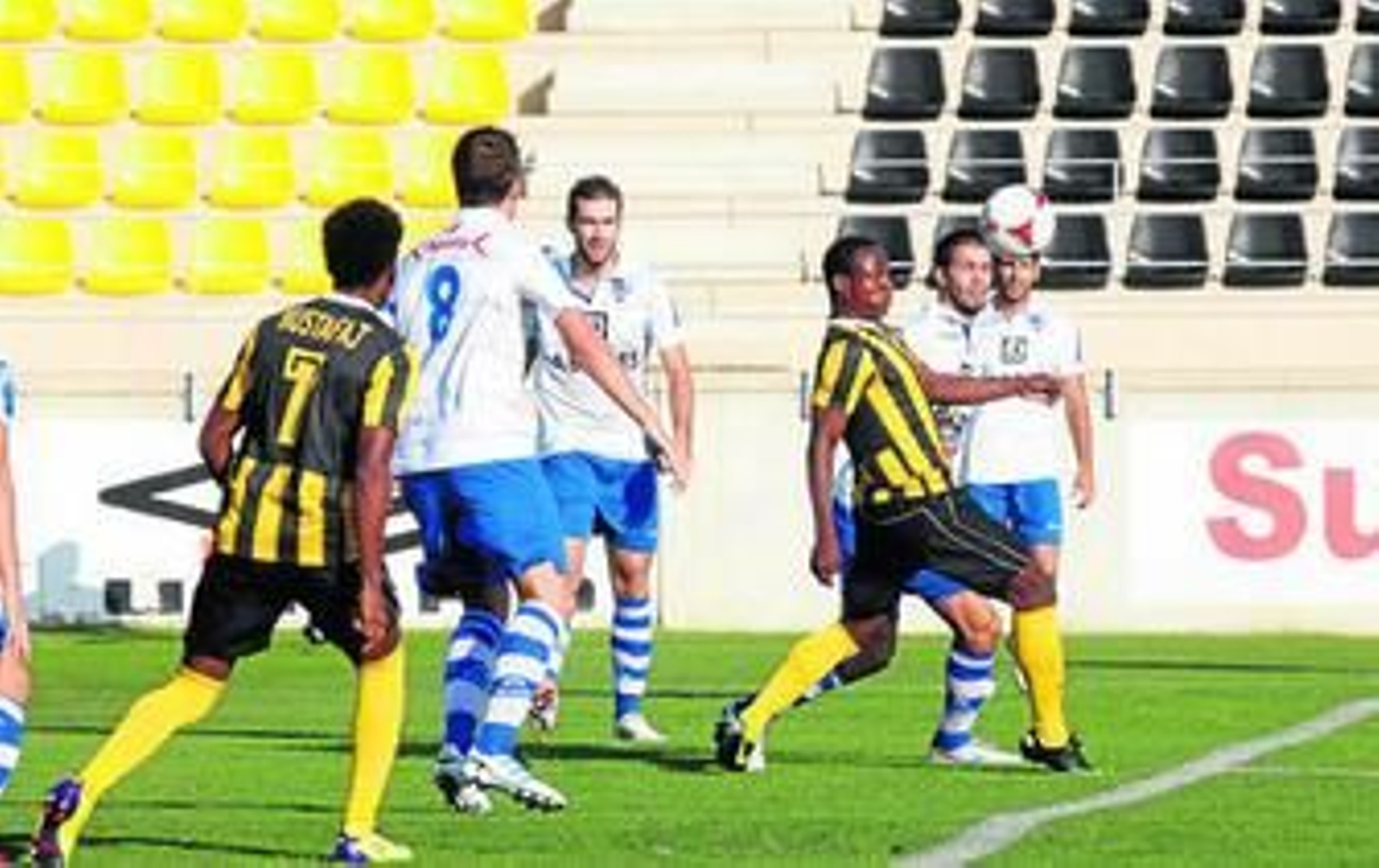 Wilson Cuero -en la imagen controlando la pelota-, autor de dos goles ante el Loja, no tiene puesto seguro en el once esta tarde.