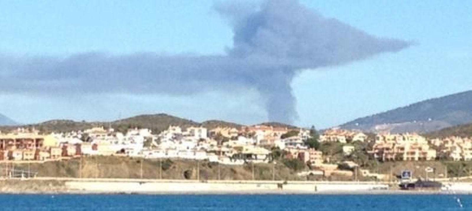 Controlado el incendio originado en el polígono industrial Cantarranas de Coín