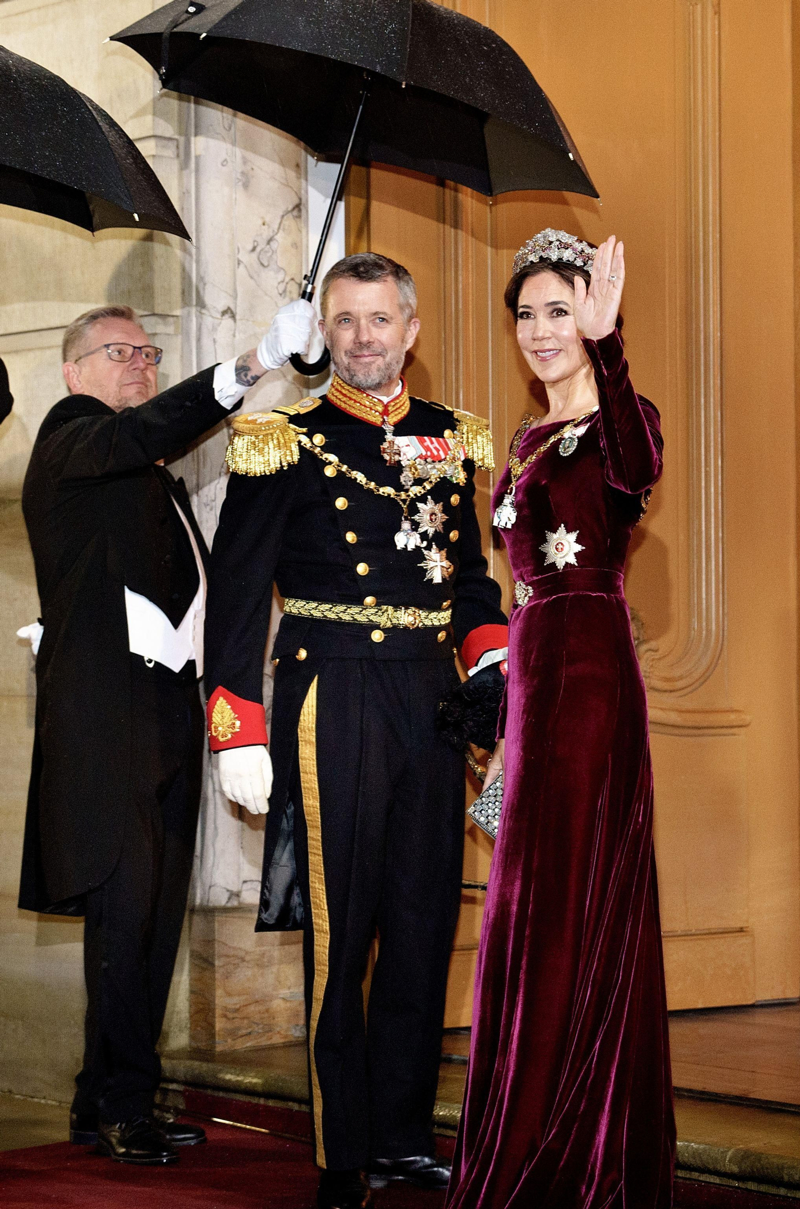 Federico y Mary de Dinamarca en su primera aparición pública tras la abdicación de la reina Margarita Federico y Mary de Dinamarca en su primera aparición pública tras la abdicación de la reina Margarita