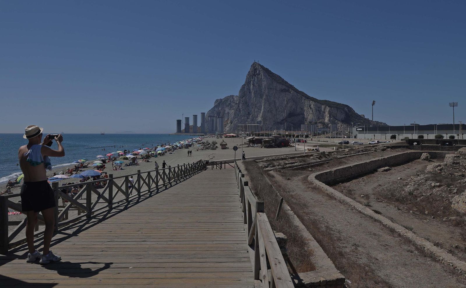 Fotos del domingo en la playa de Levante de La Línea