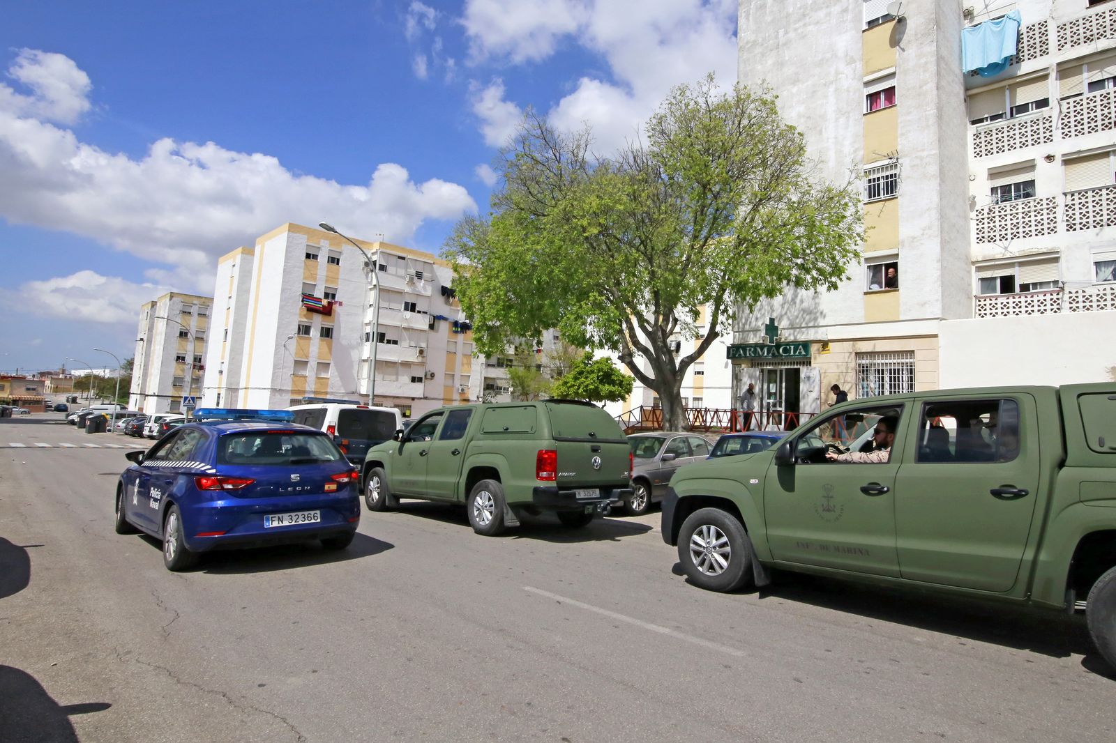 Policía Nacional junto a Infantería de Marina, y la UME en Jerez