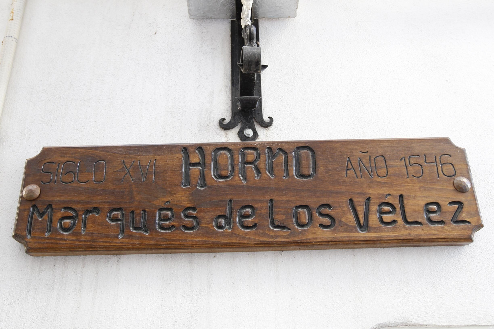 Cartel a la entrada del horno de Vélez-Blanco. Cartel a la entrada del horno de Vélez-Blanco.