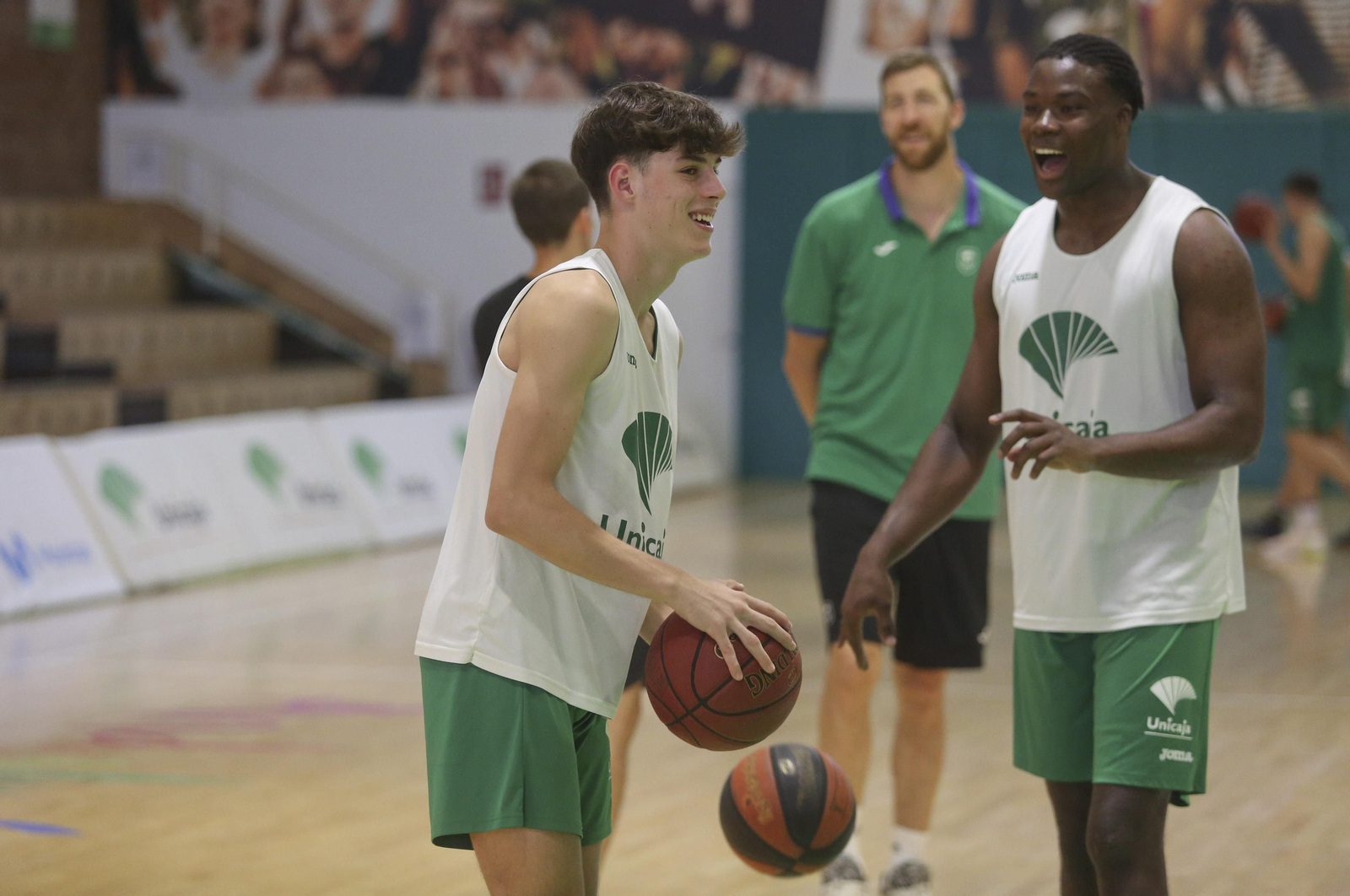 Las fotos de los jóvenes del Unicaja en Los Guindos