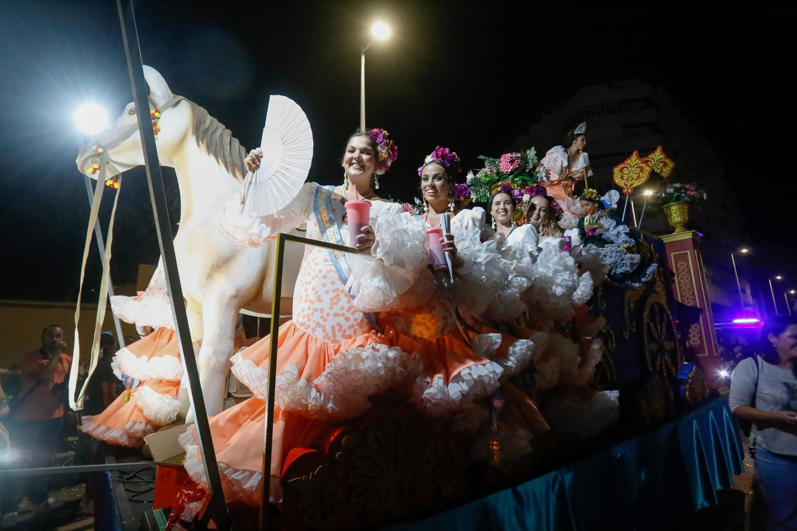 Búscate en las fotos de la cabalgata de la Feria de La Línea