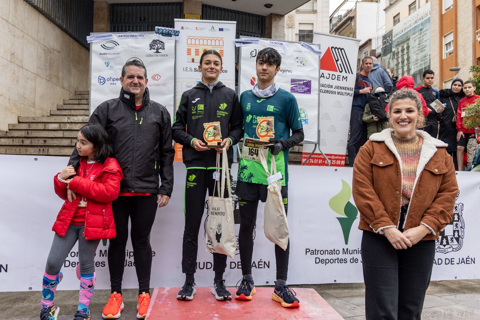 En imágenes: la lluvia no frena a más de un millar de corredores en la V Carrera Popular del IES San Juan Bosco (2)
