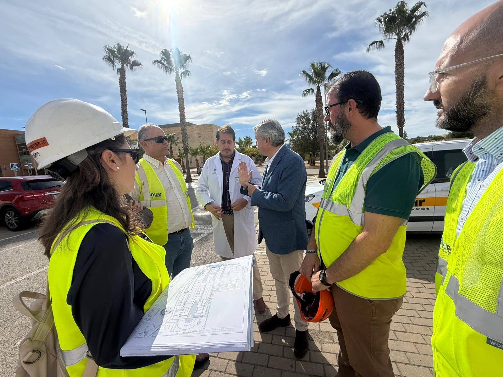 Las obras se centran en la urbanización del terreno donde se construirá la futura ampliación del hospital.
