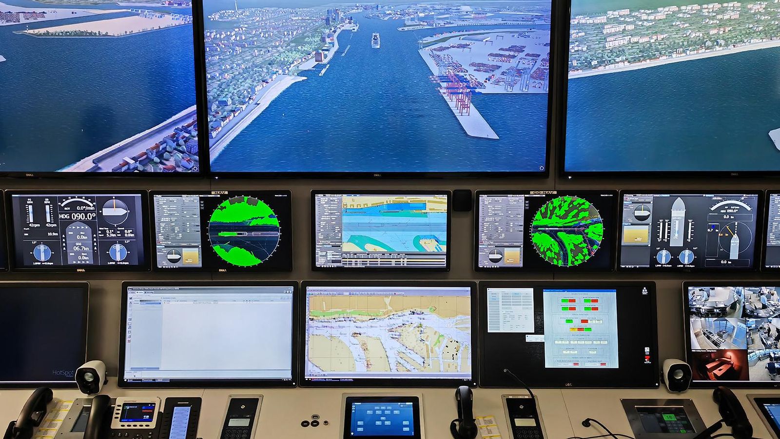 Sala de control del simulador del puente del CSMART Sala de control del simulador del puente del CSMART