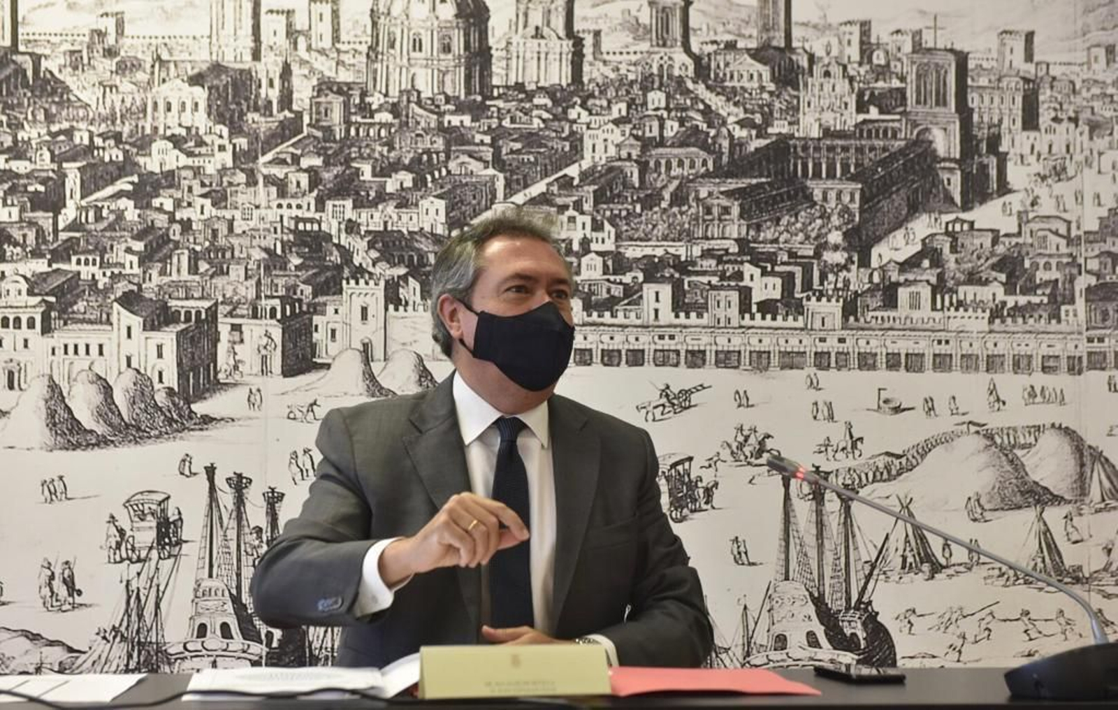 El alcalde, en la presentación de la alianza para recuperar Sevilla.