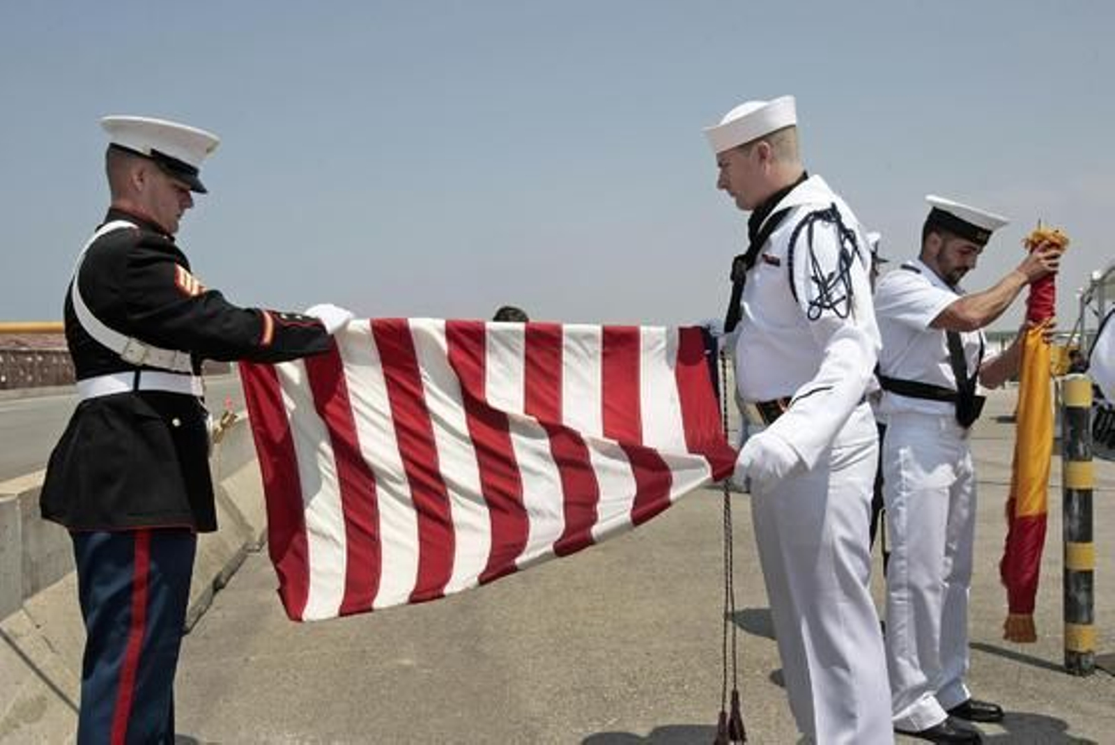 Rota recibe a otros 300 marines con el atraque del 'USS Ross'

Foto: Fito Carreto