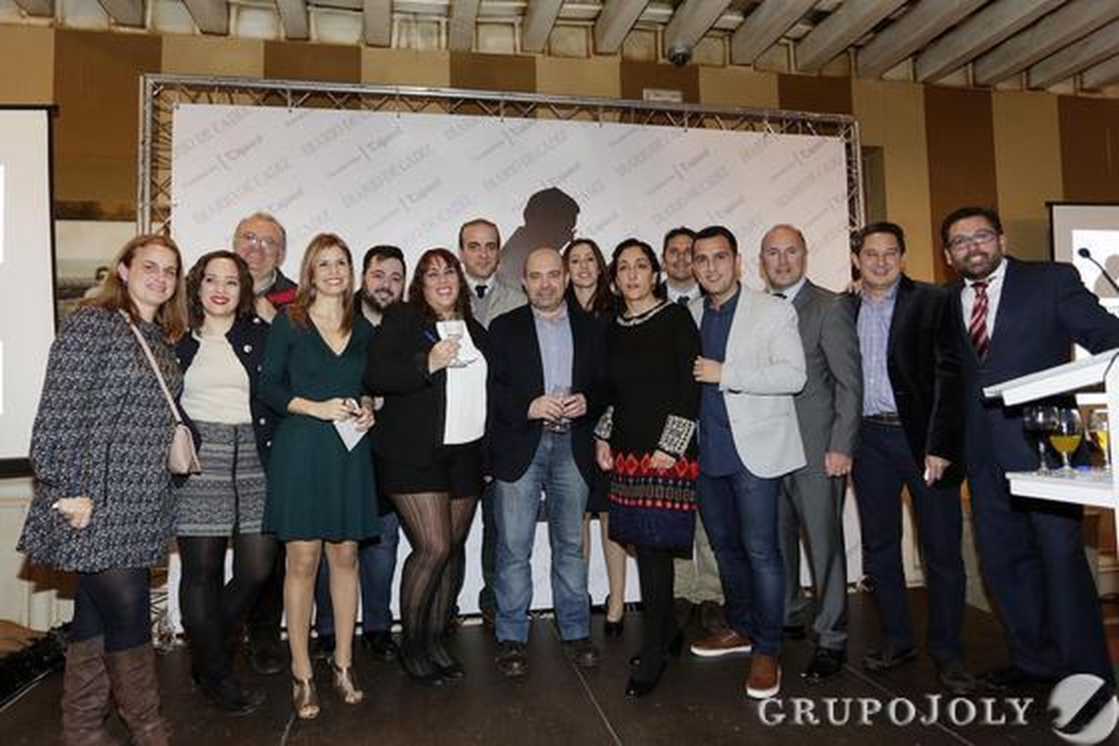 Alicia Ruiz, Mª Ángeles Amaya, Willy Doña, Beatriz Estévez, Diego Marchán, Tamara García, Pablo Durio, Joaquín Benítez, Virginia León, Pilar Hernández, Melchor Mateo, Rafa Burgal, Pedro Espinosa, José Antonio López y José Manuel Sánchez Reyes. 

Foto: Julio Gonzalez-Joaquin Pino-Fito Carreto